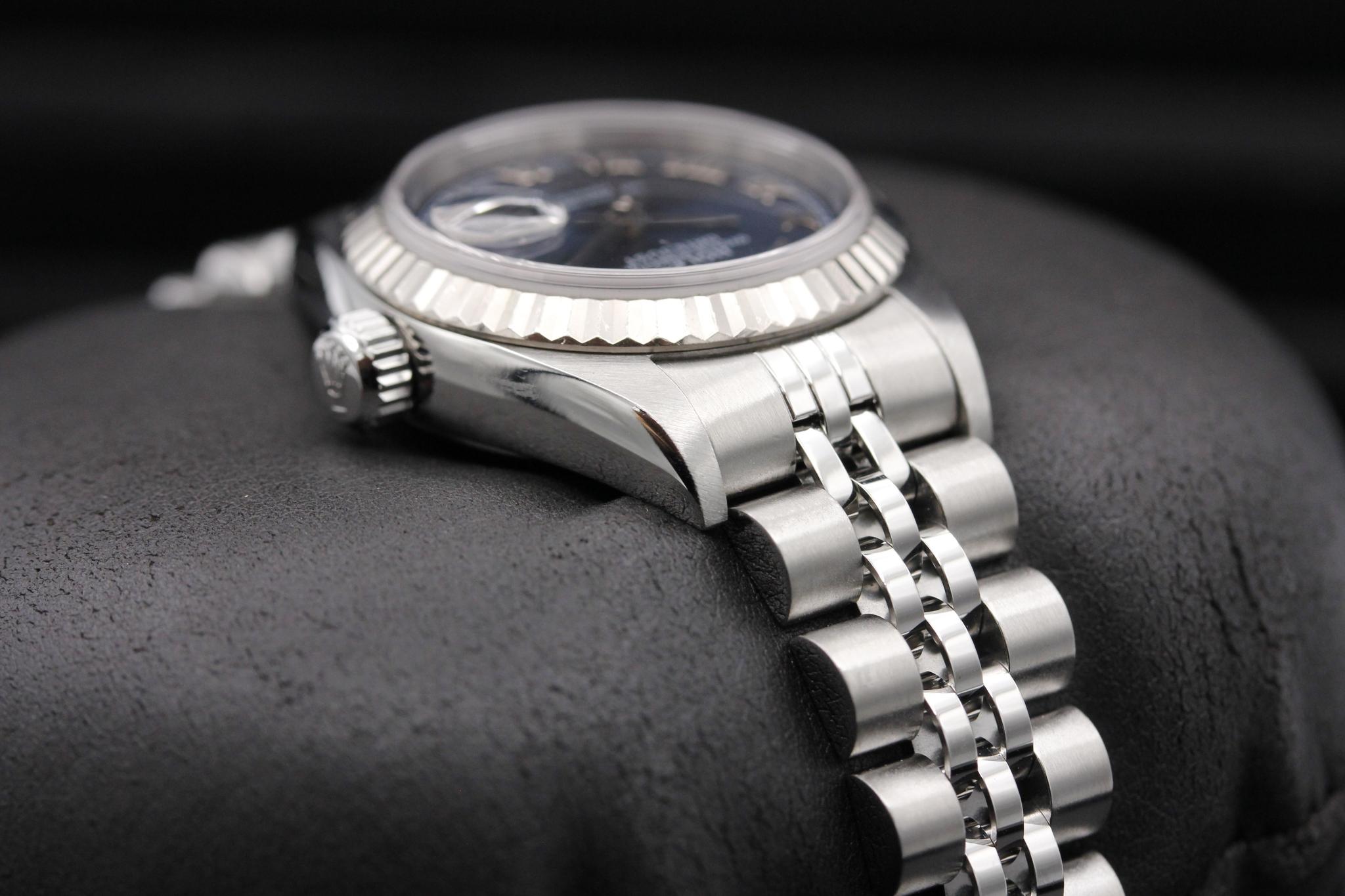 Watch Image 4