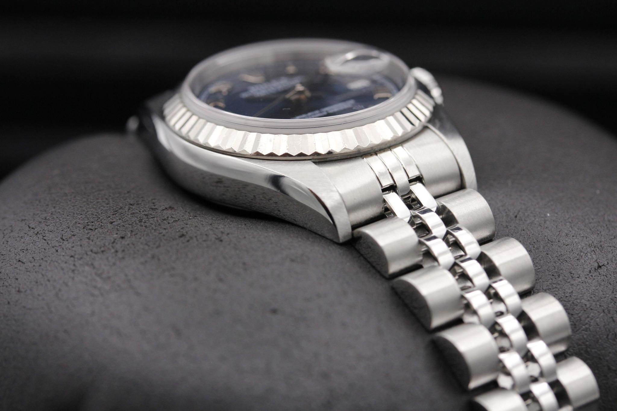 Watch Image 6