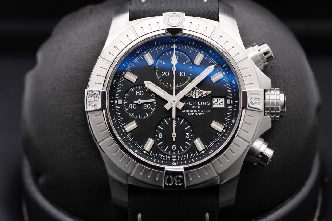 Breitling Avenger Chronograph 43 A13385101B1X2