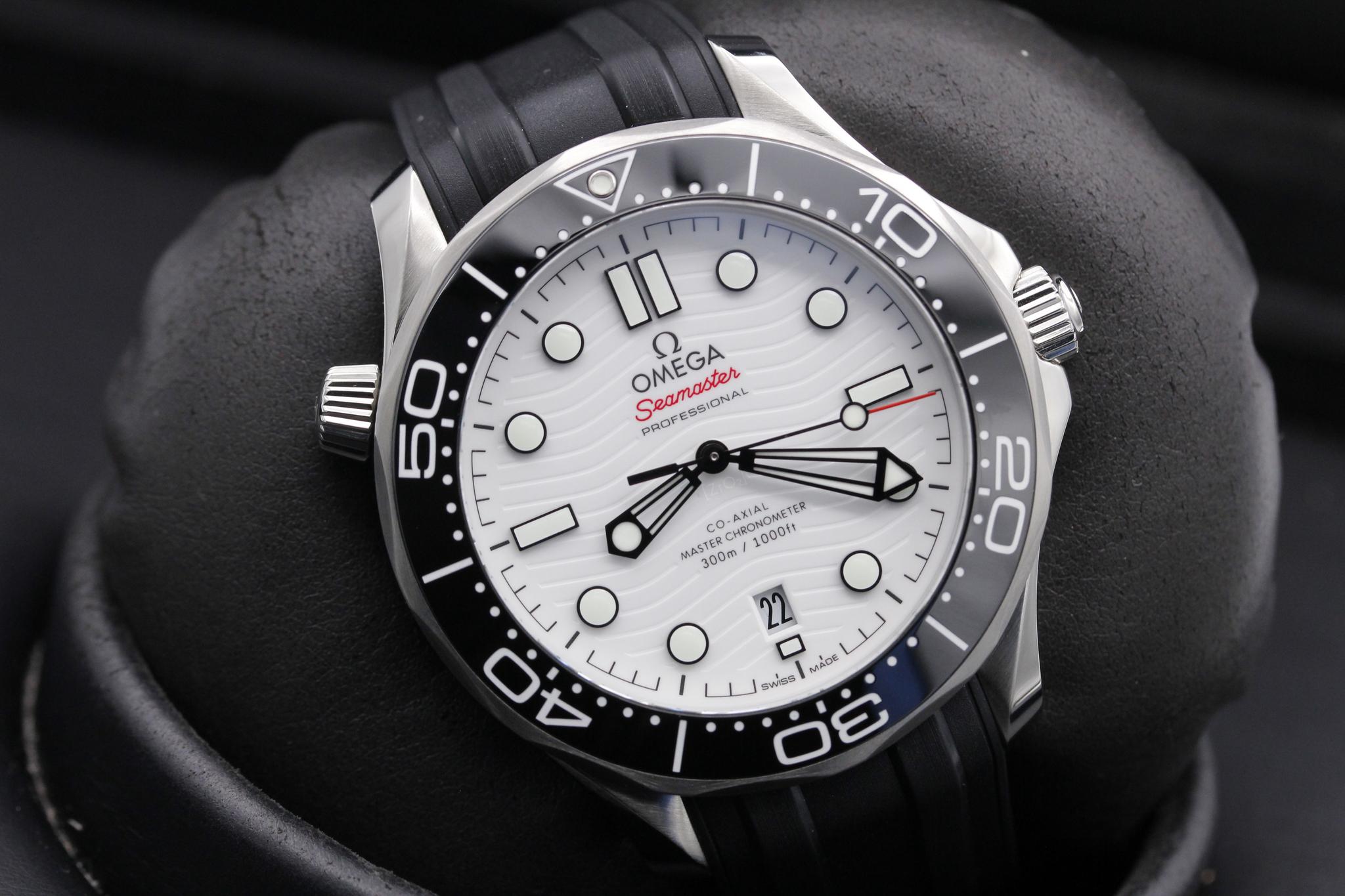 Watch Image 10