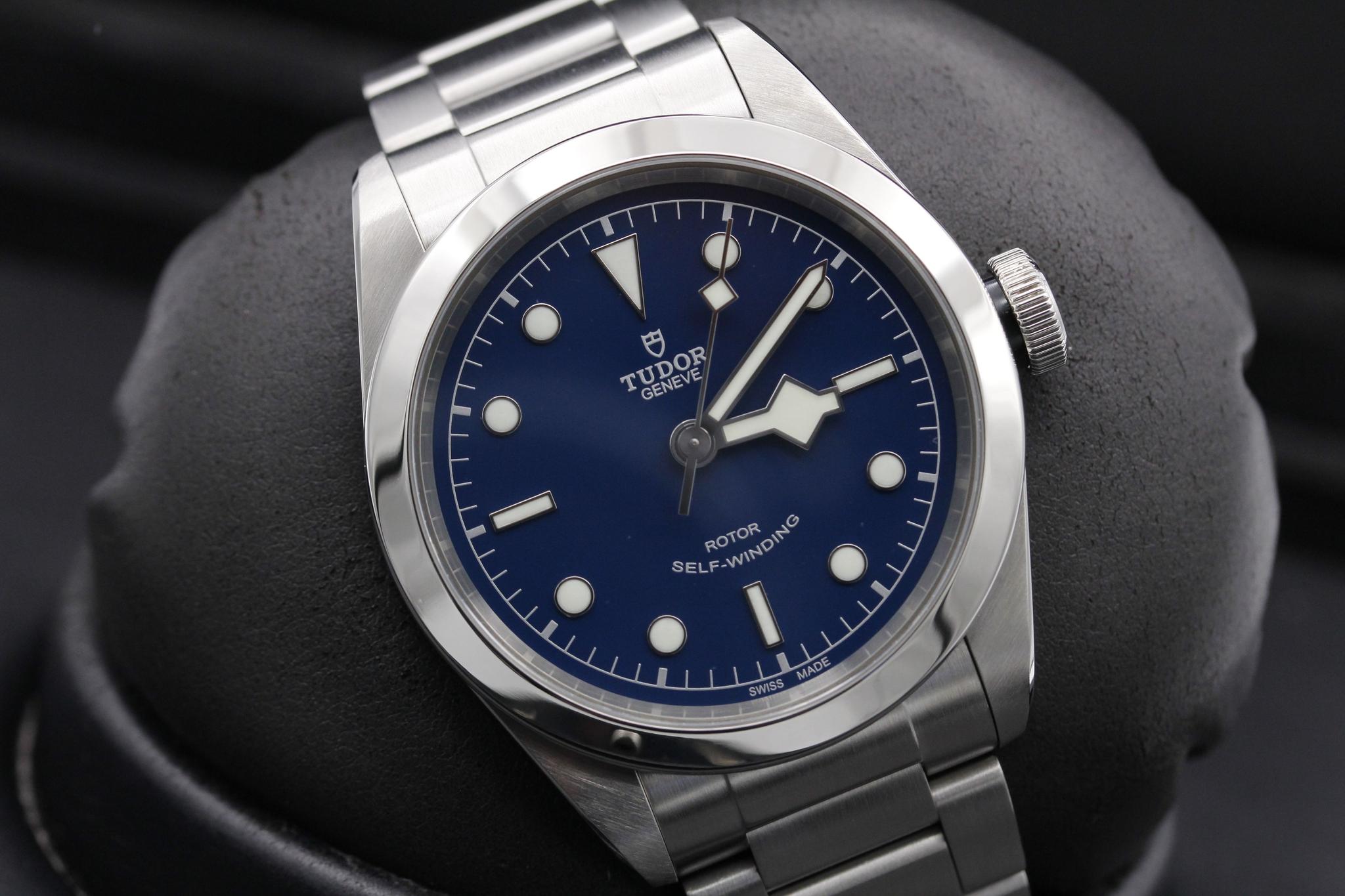 Watch Image 10
