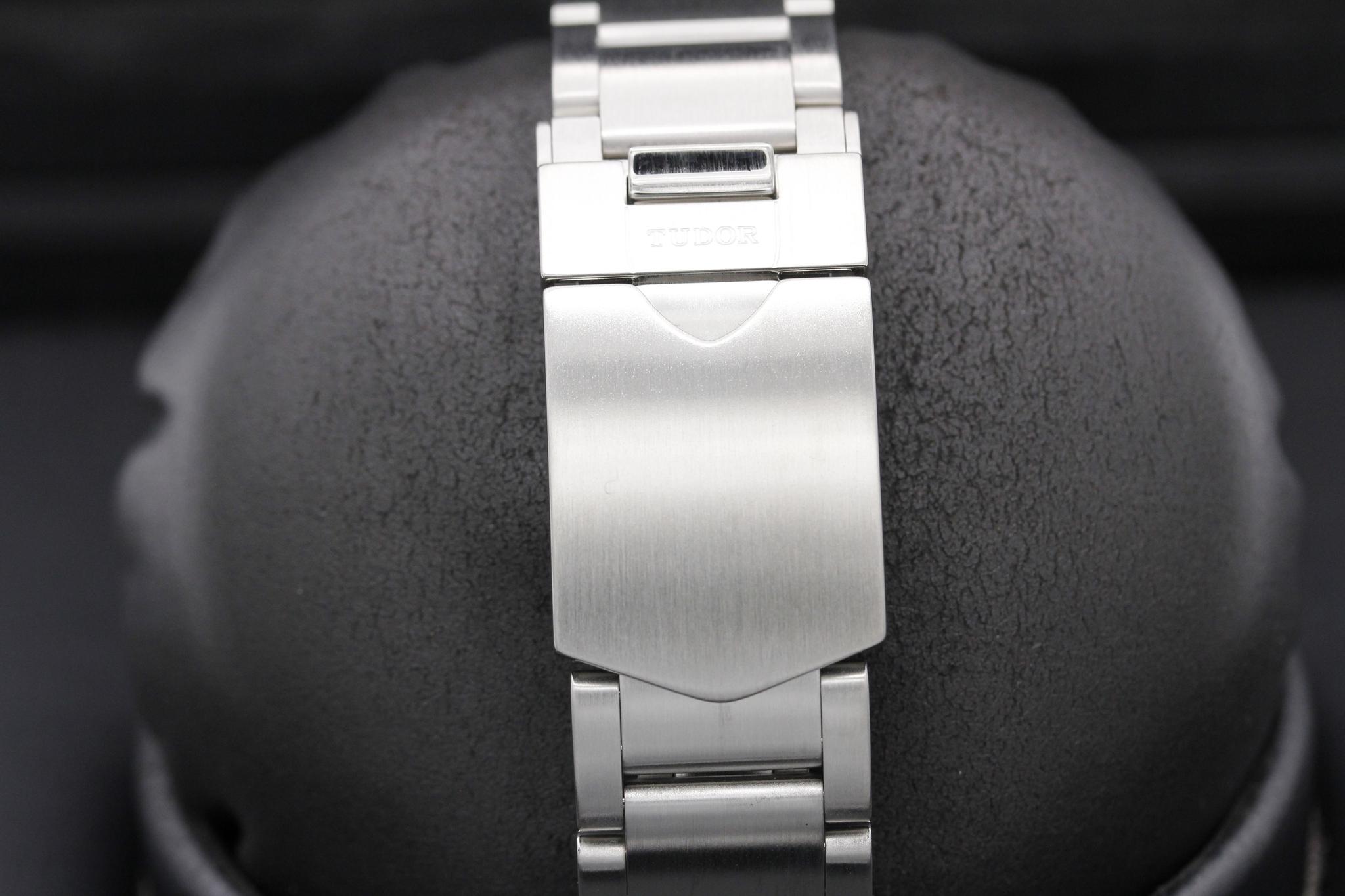 Watch Image 8