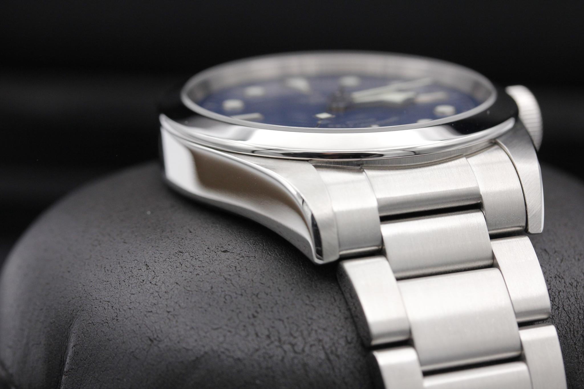 Watch Image 6