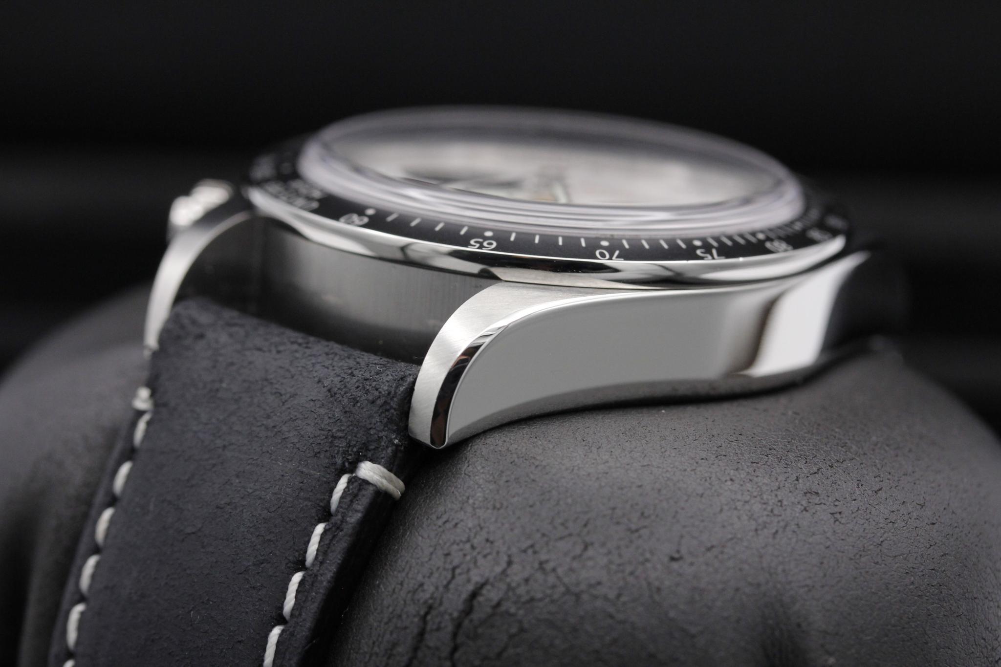 Watch Image 5