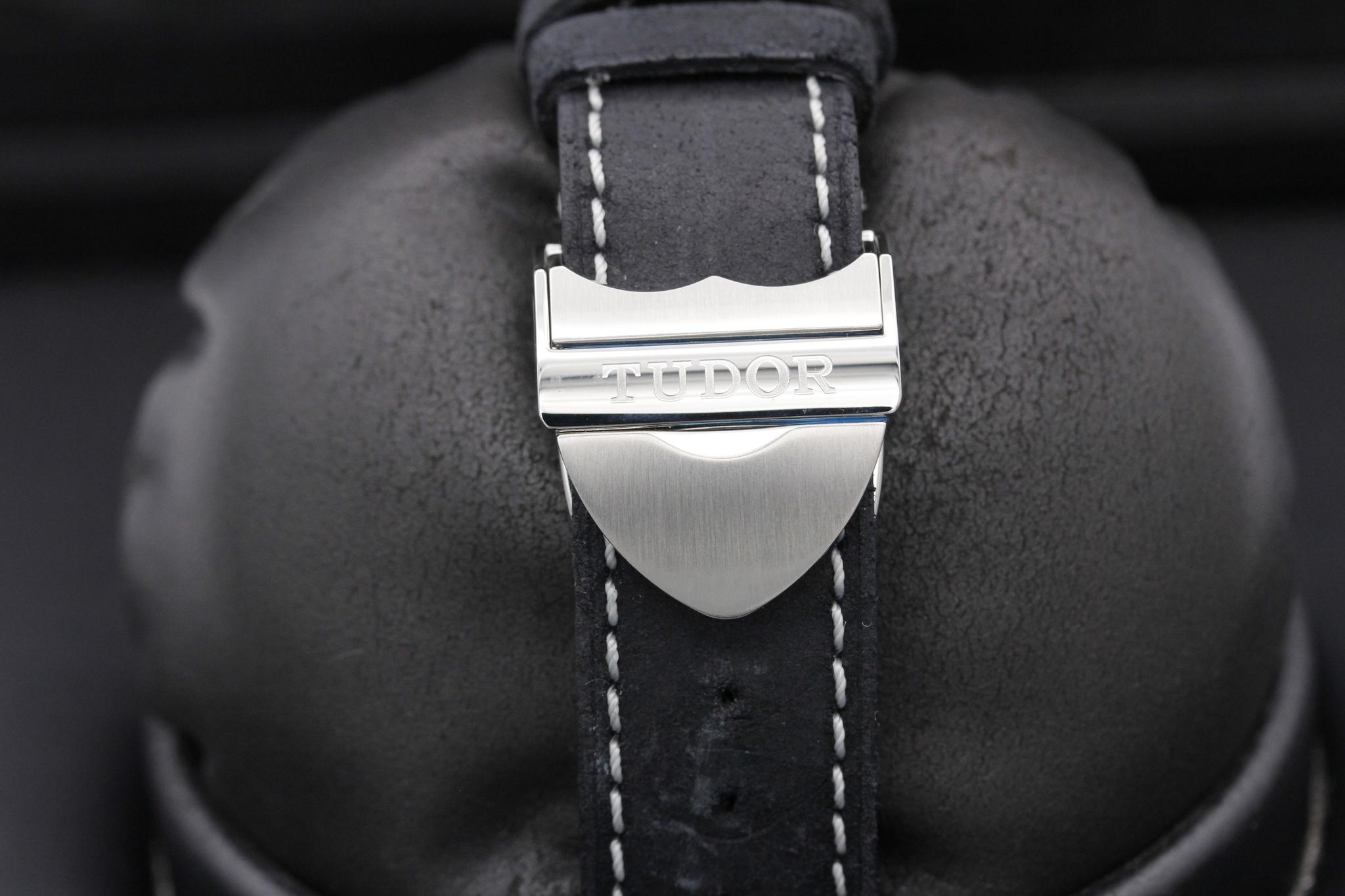 Watch Image 8