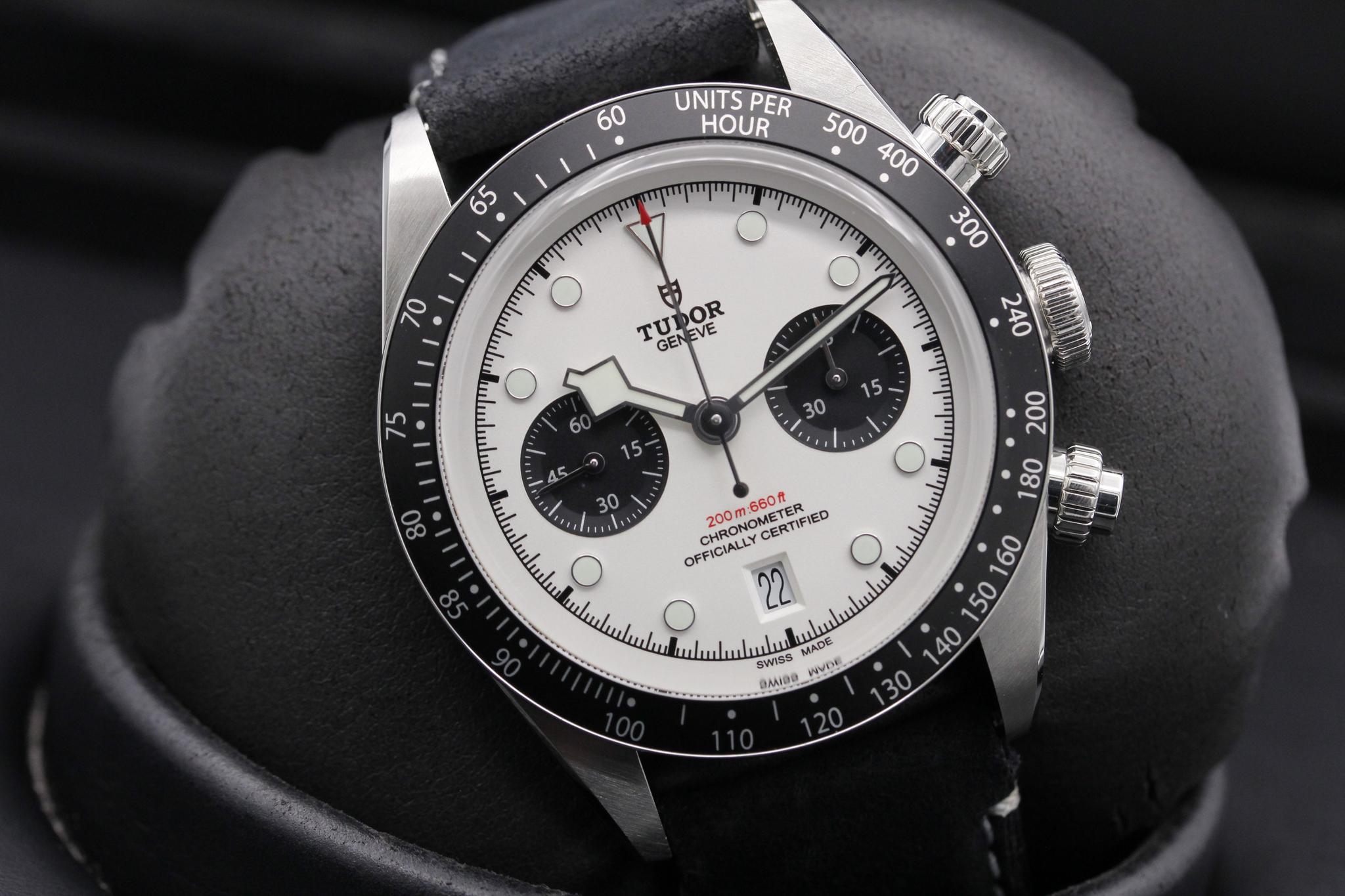 Watch Image 10
