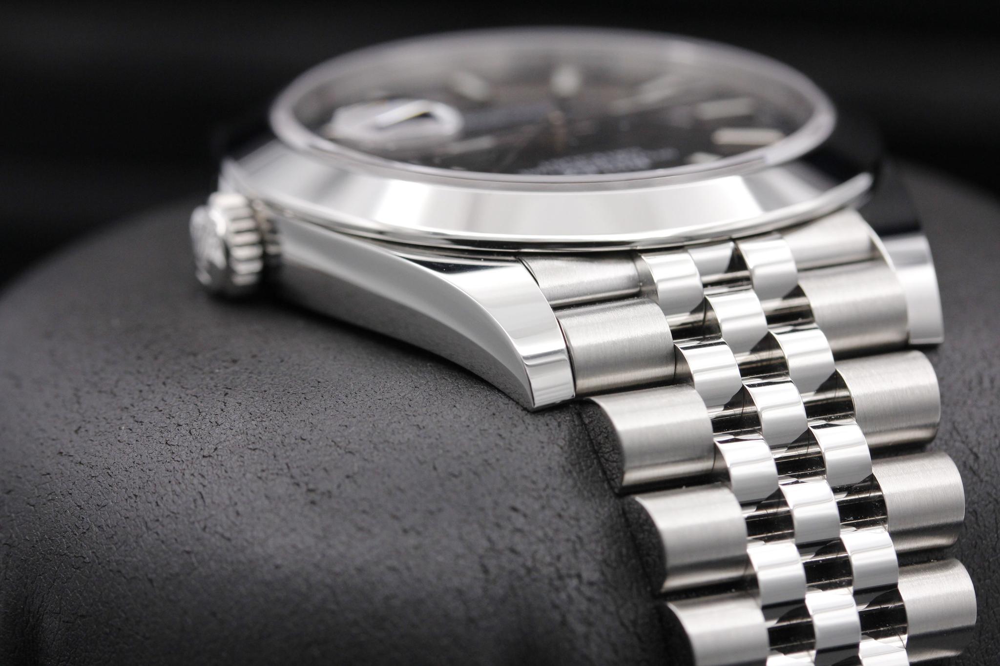 Watch Image 4