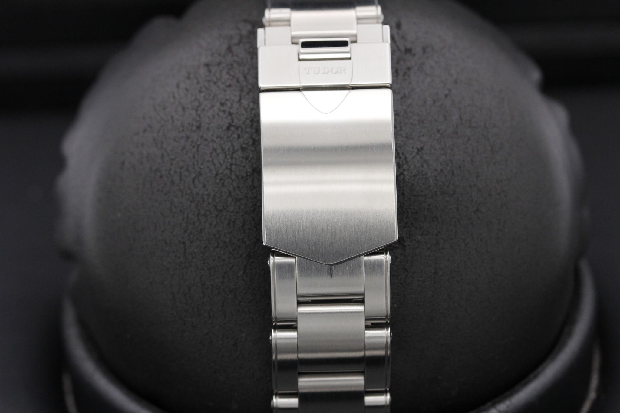 Watch Image 8