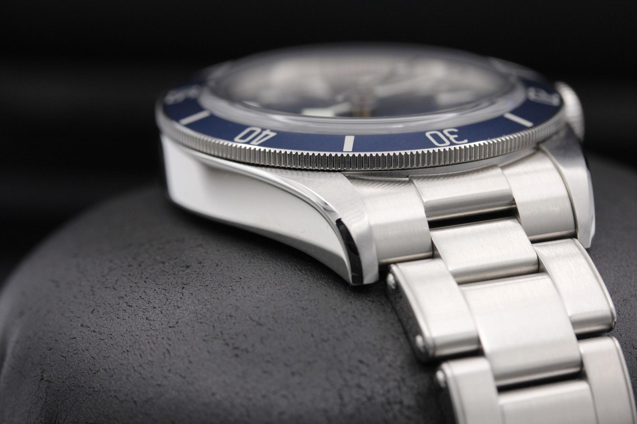 Watch Image 6