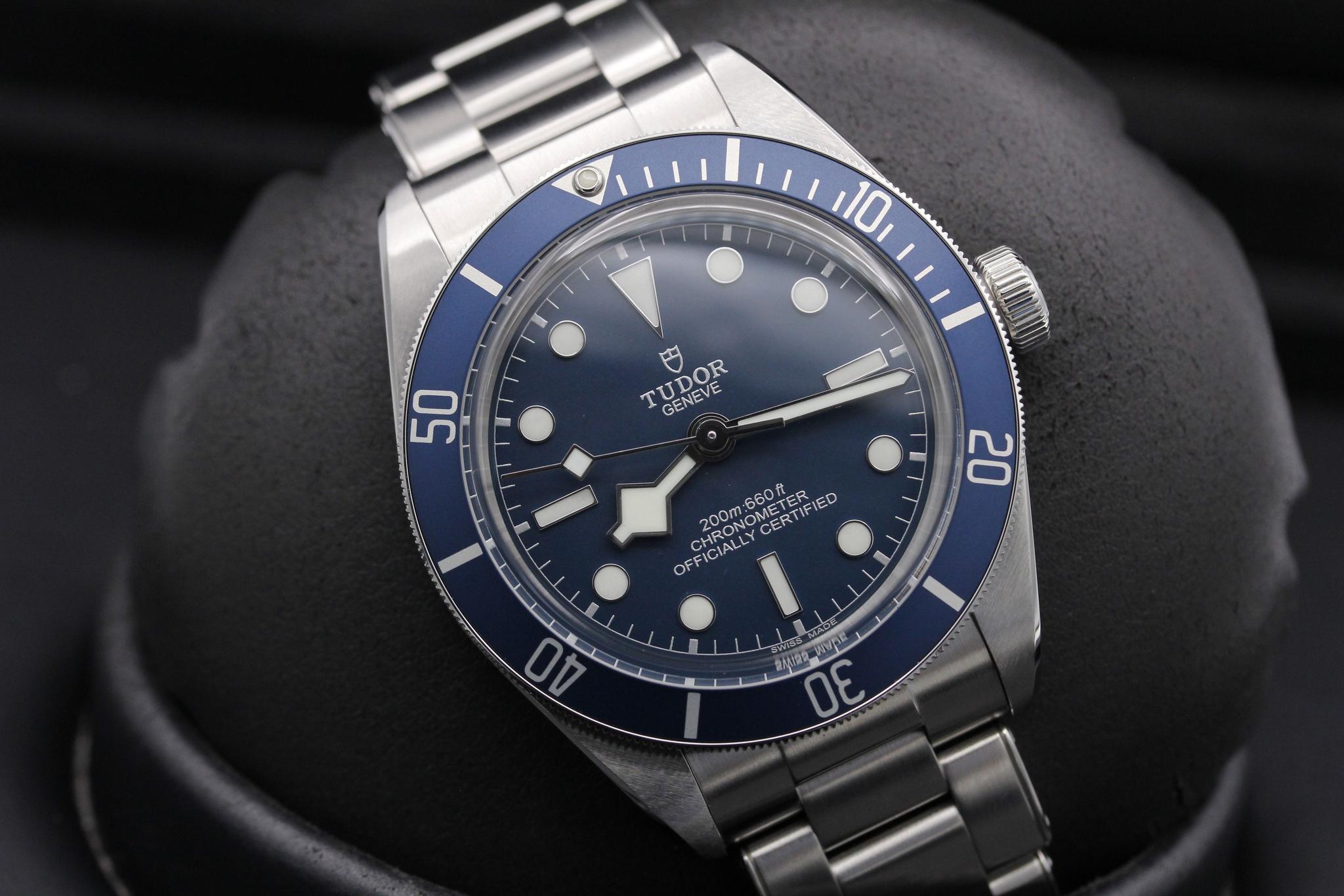 Watch Image 10