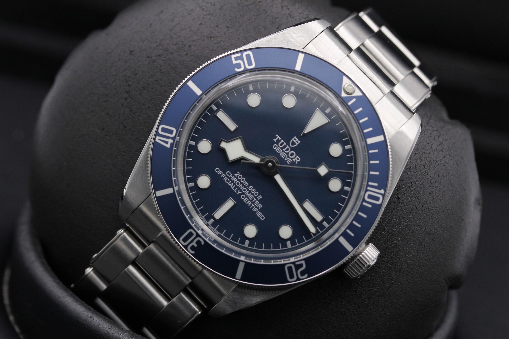 Watch Image 9
