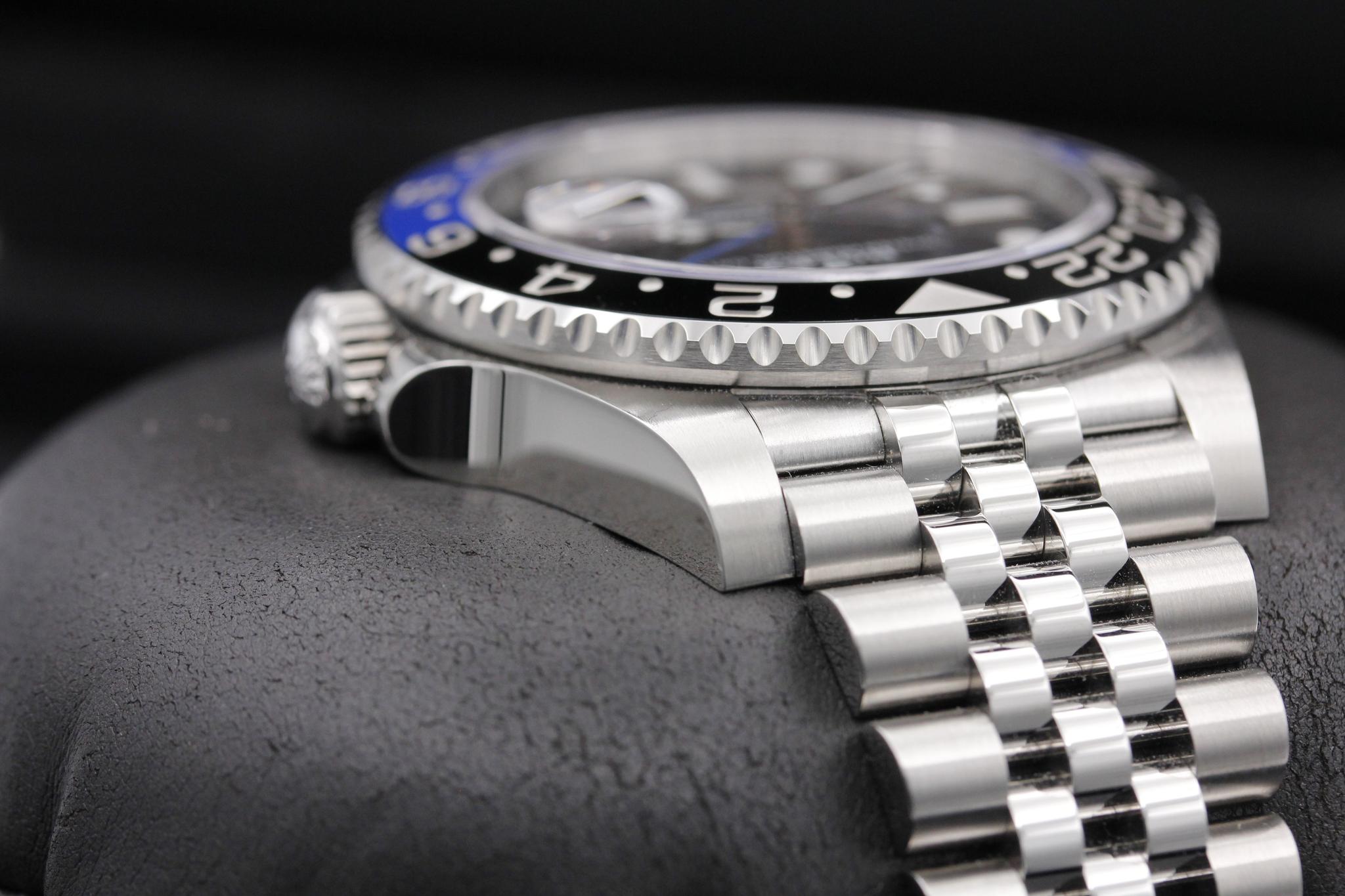 Watch Image 4