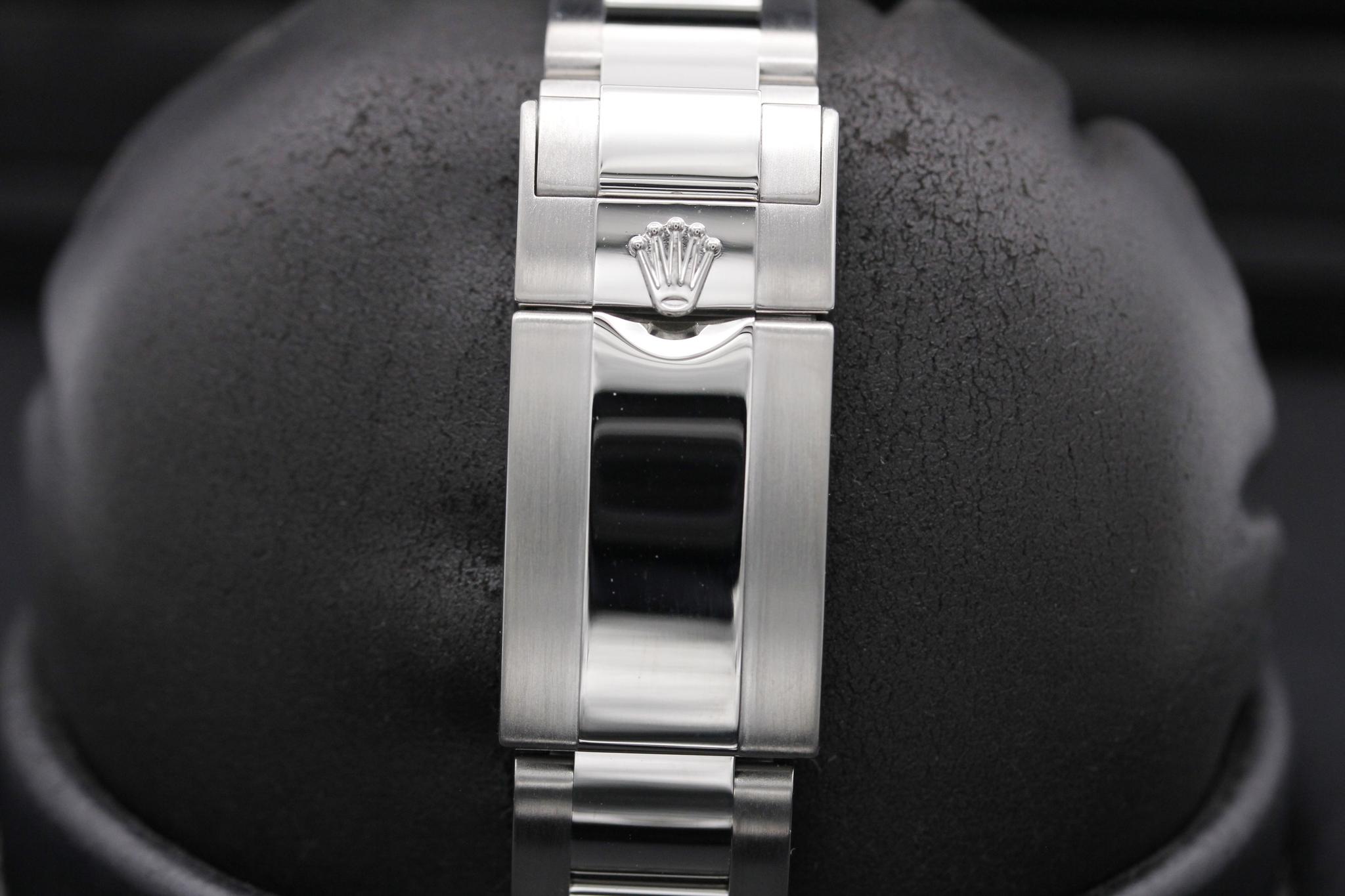 Watch Image 7