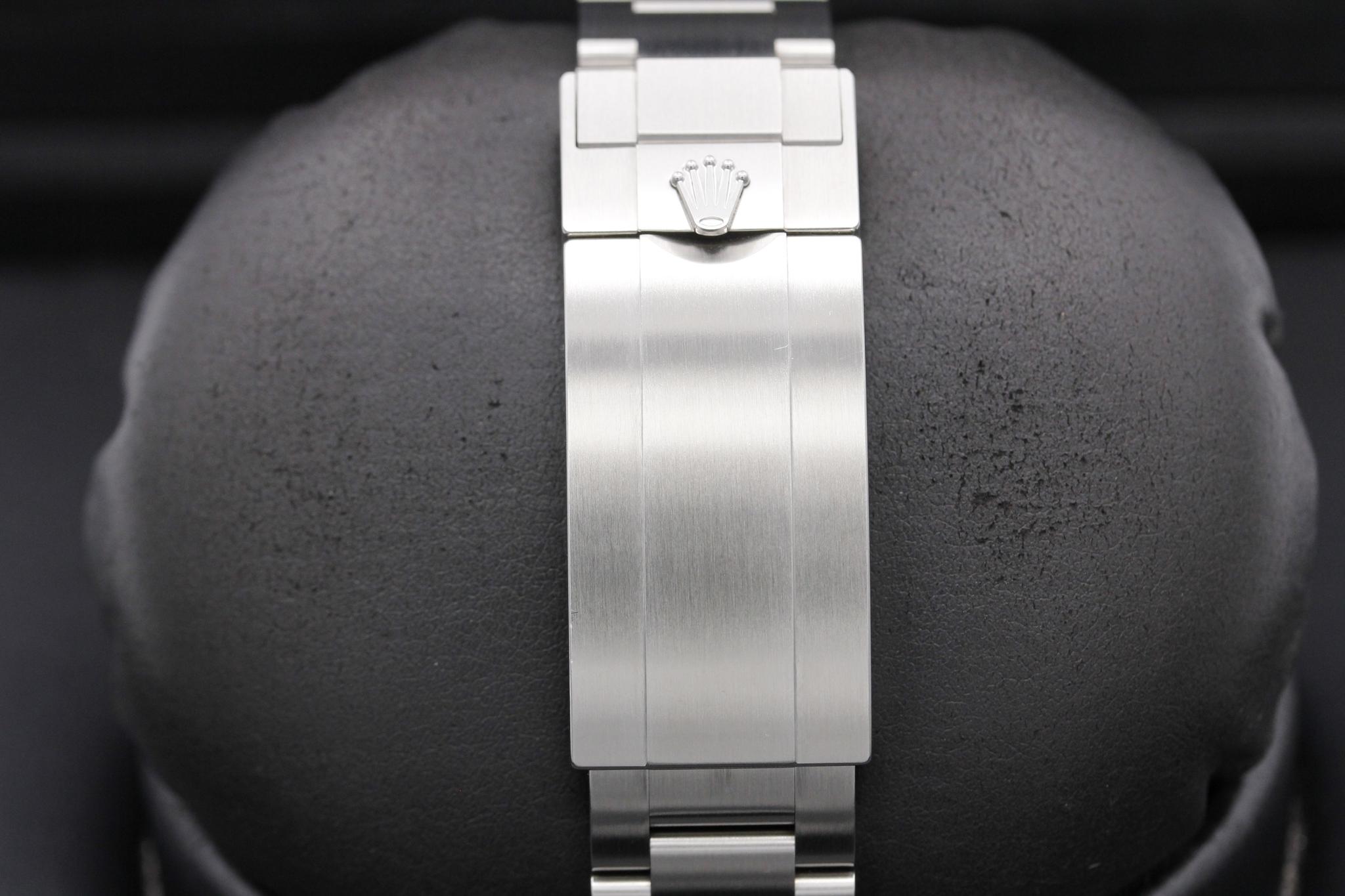 Watch Image 8