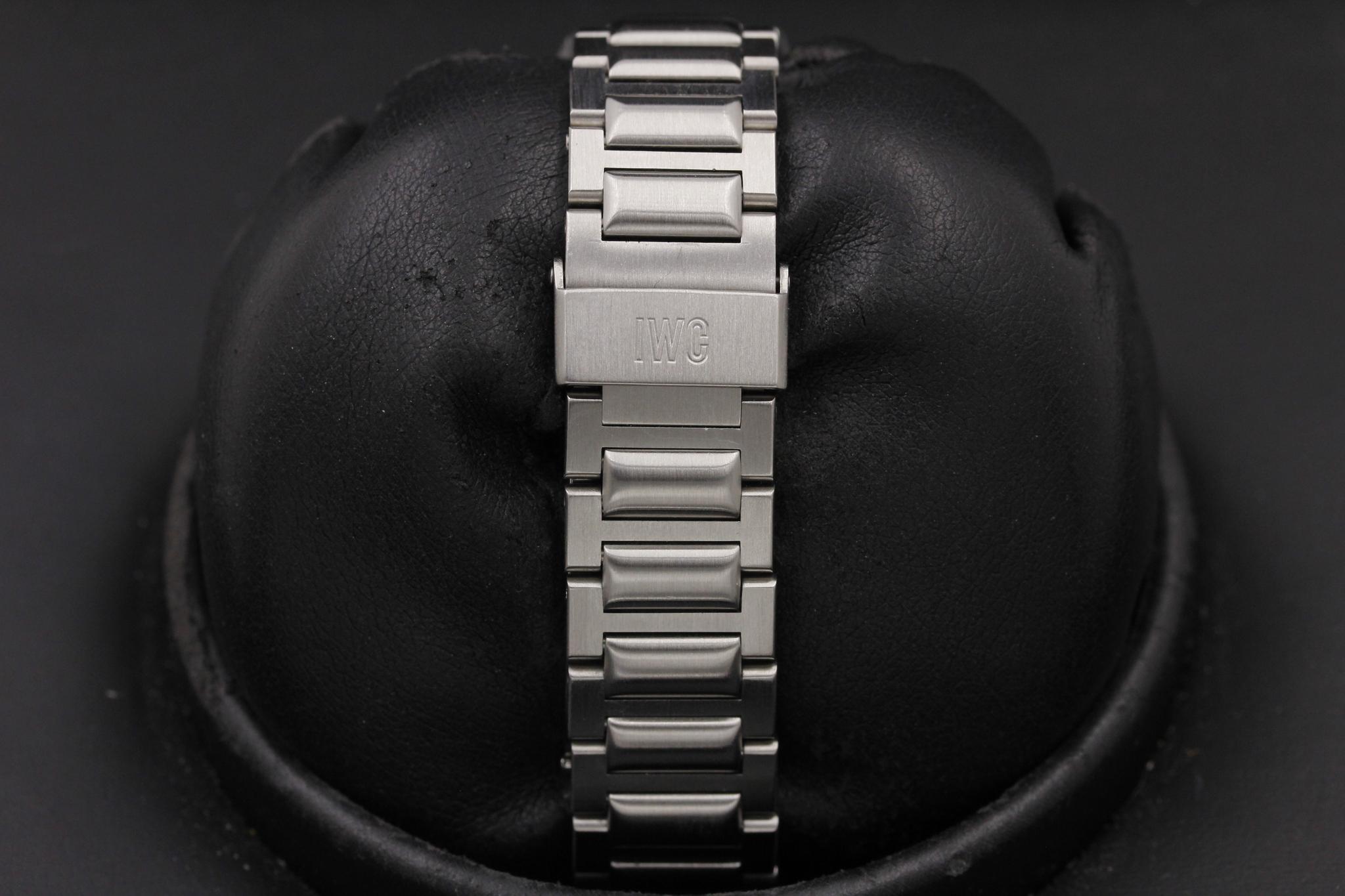 Watch Image 9