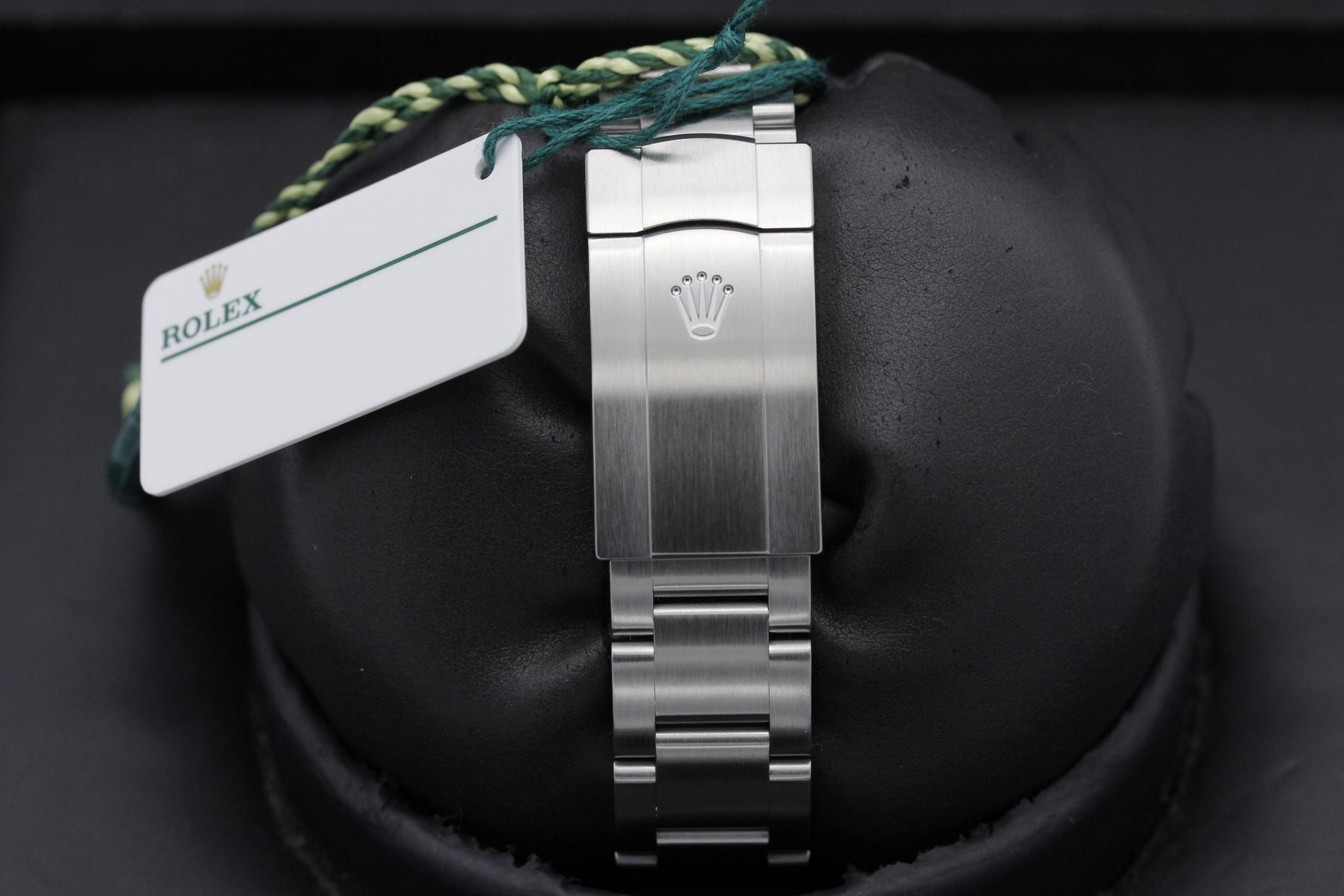 Watch Image 8