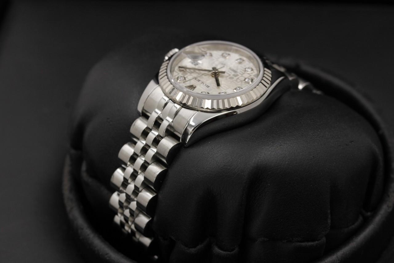 Watch Image 5