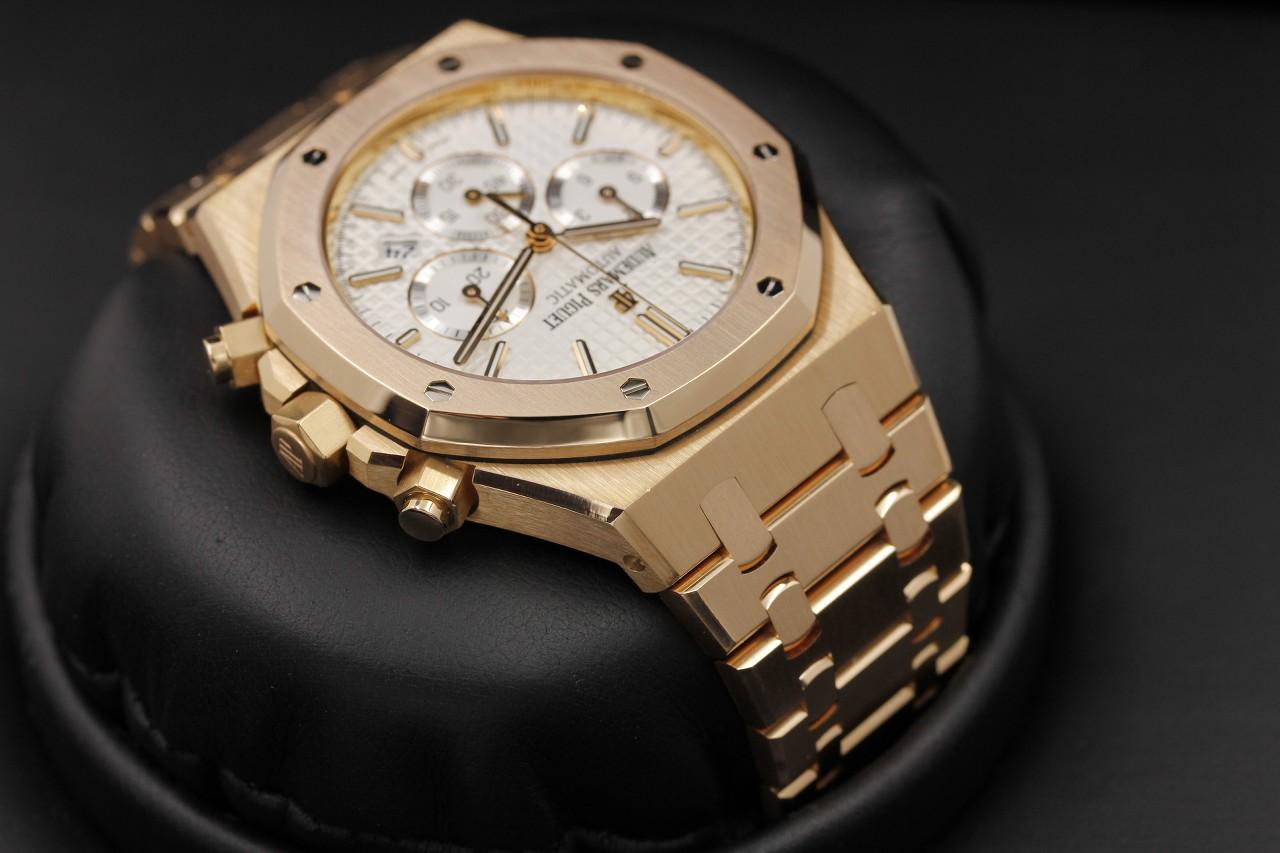 Watch Image 4