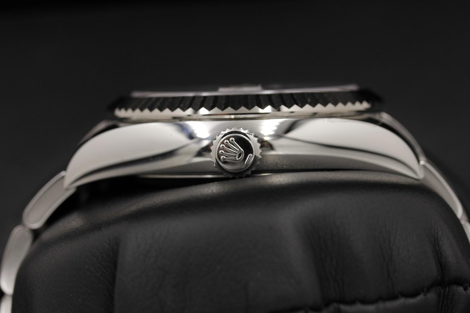 Watch Image 3