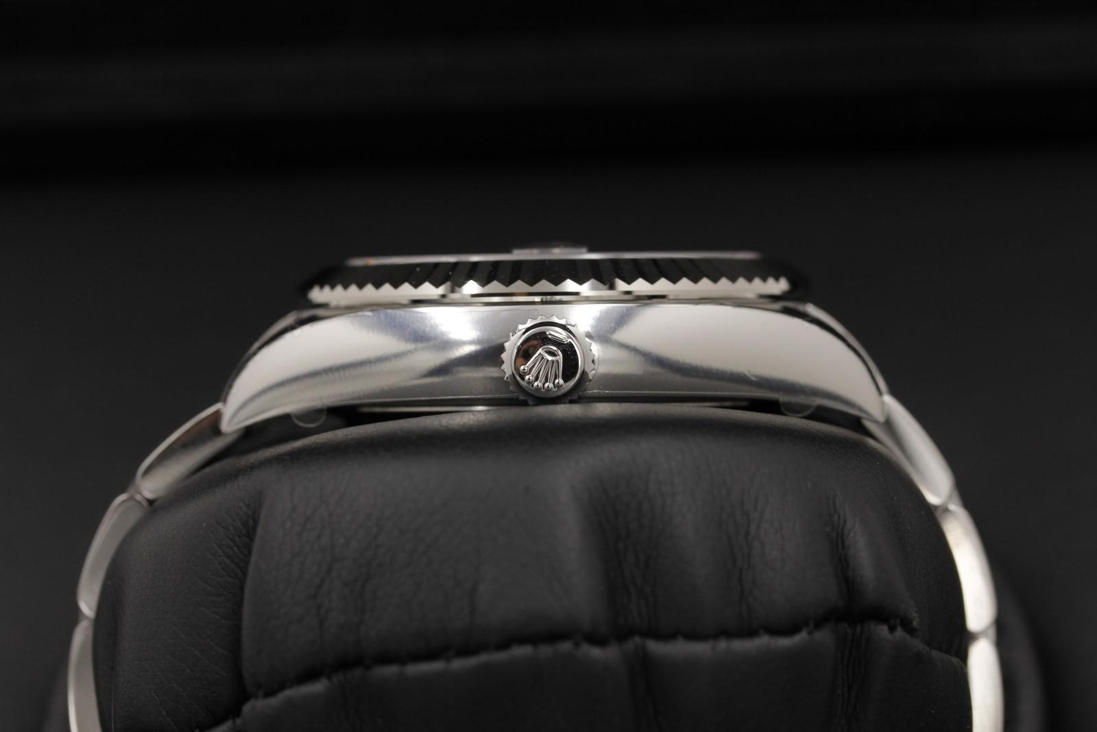 Watch Image 3