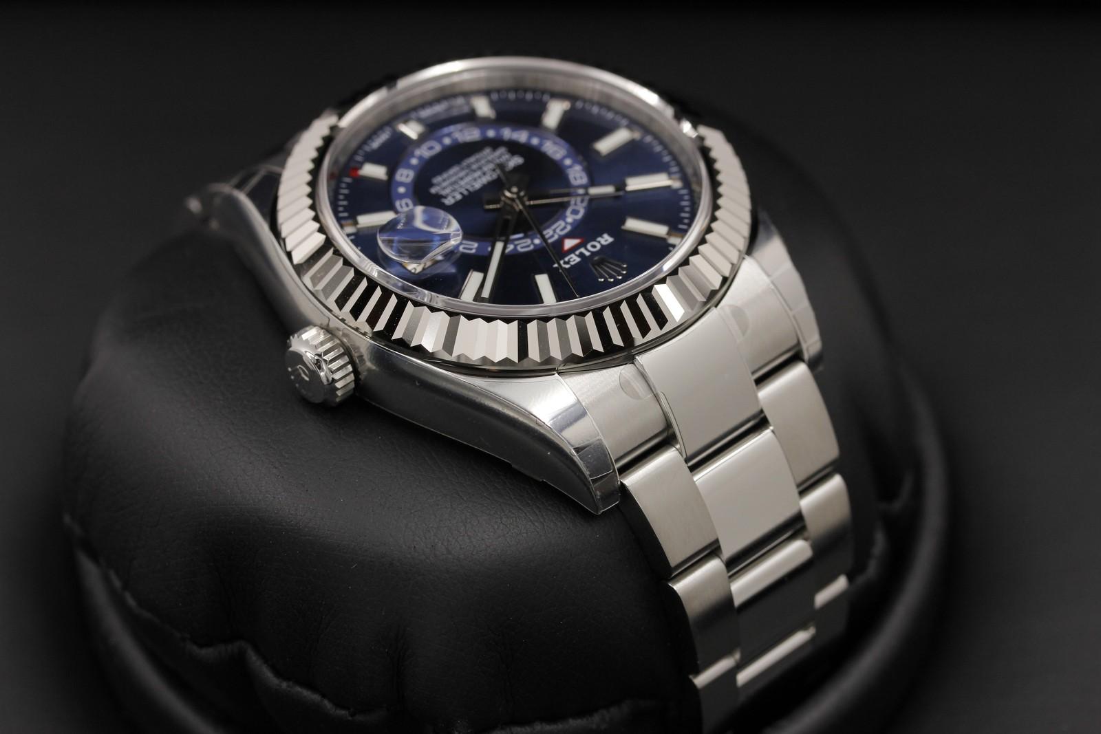 Watch Image 4