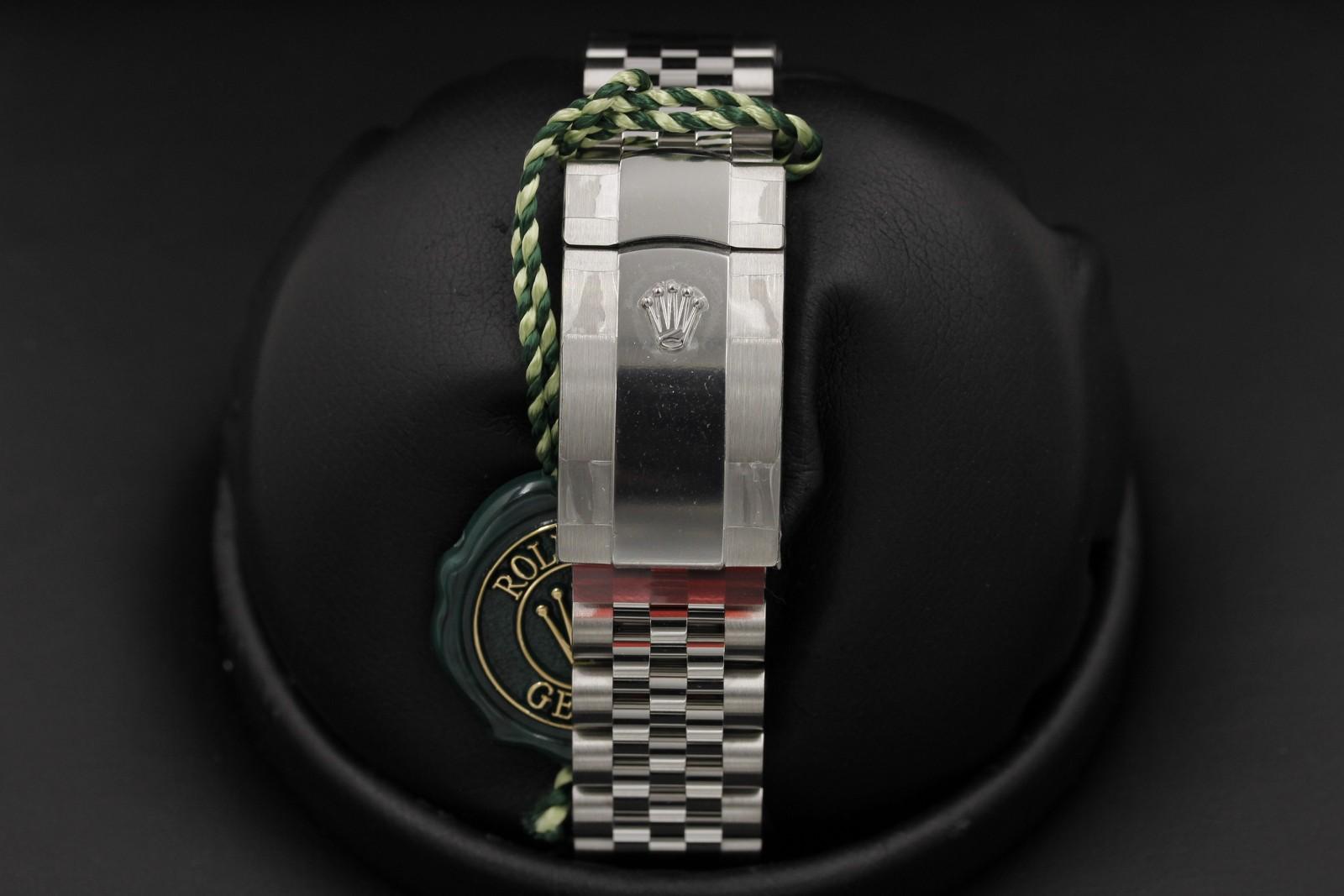 Watch Image 7