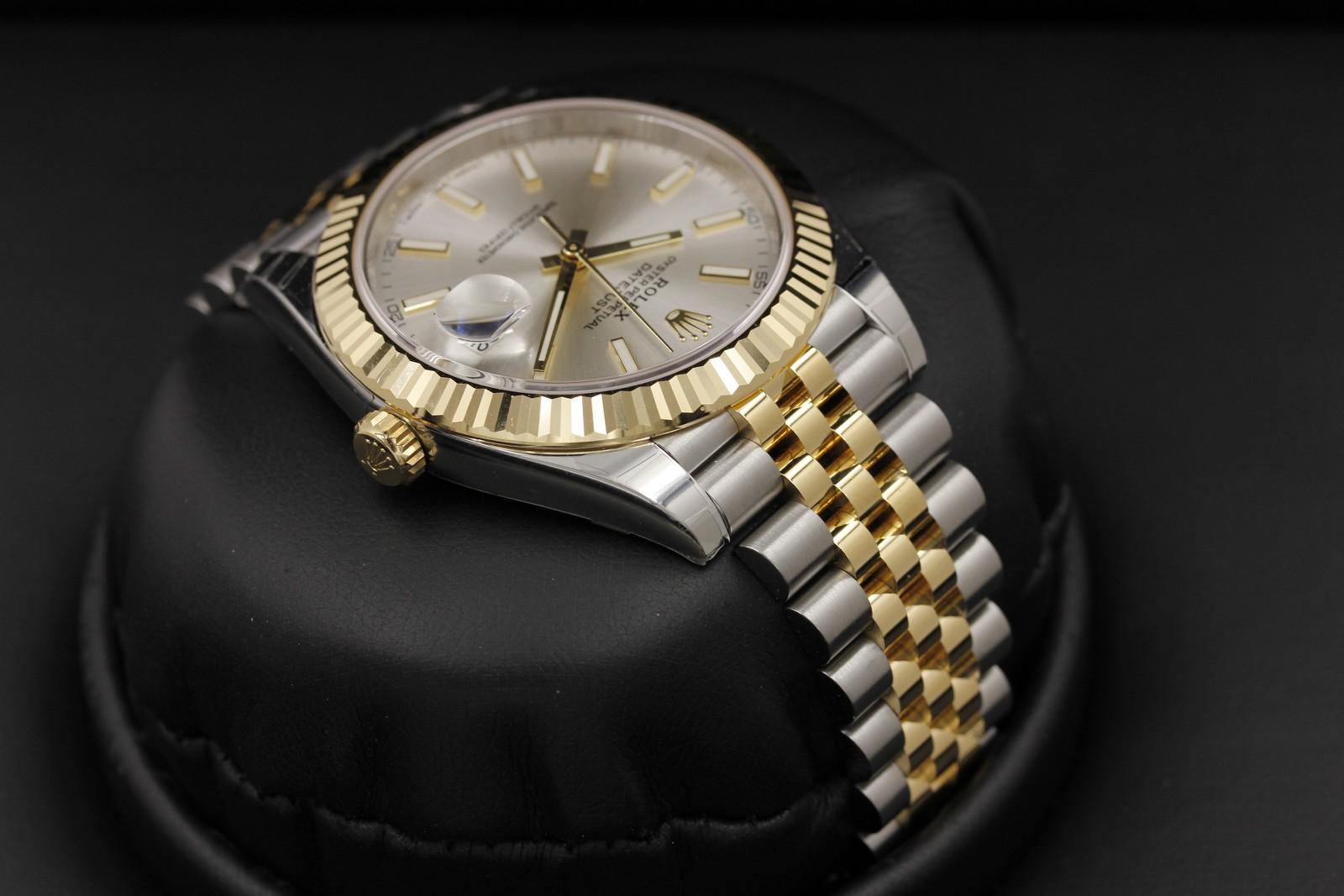 Watch Image 4