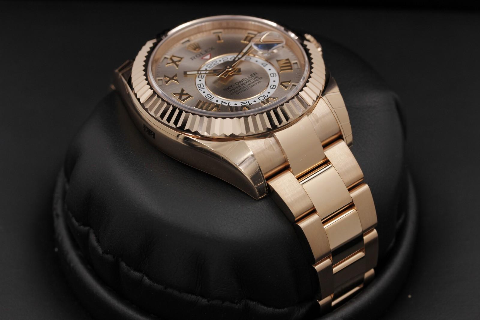 Watch Image 6