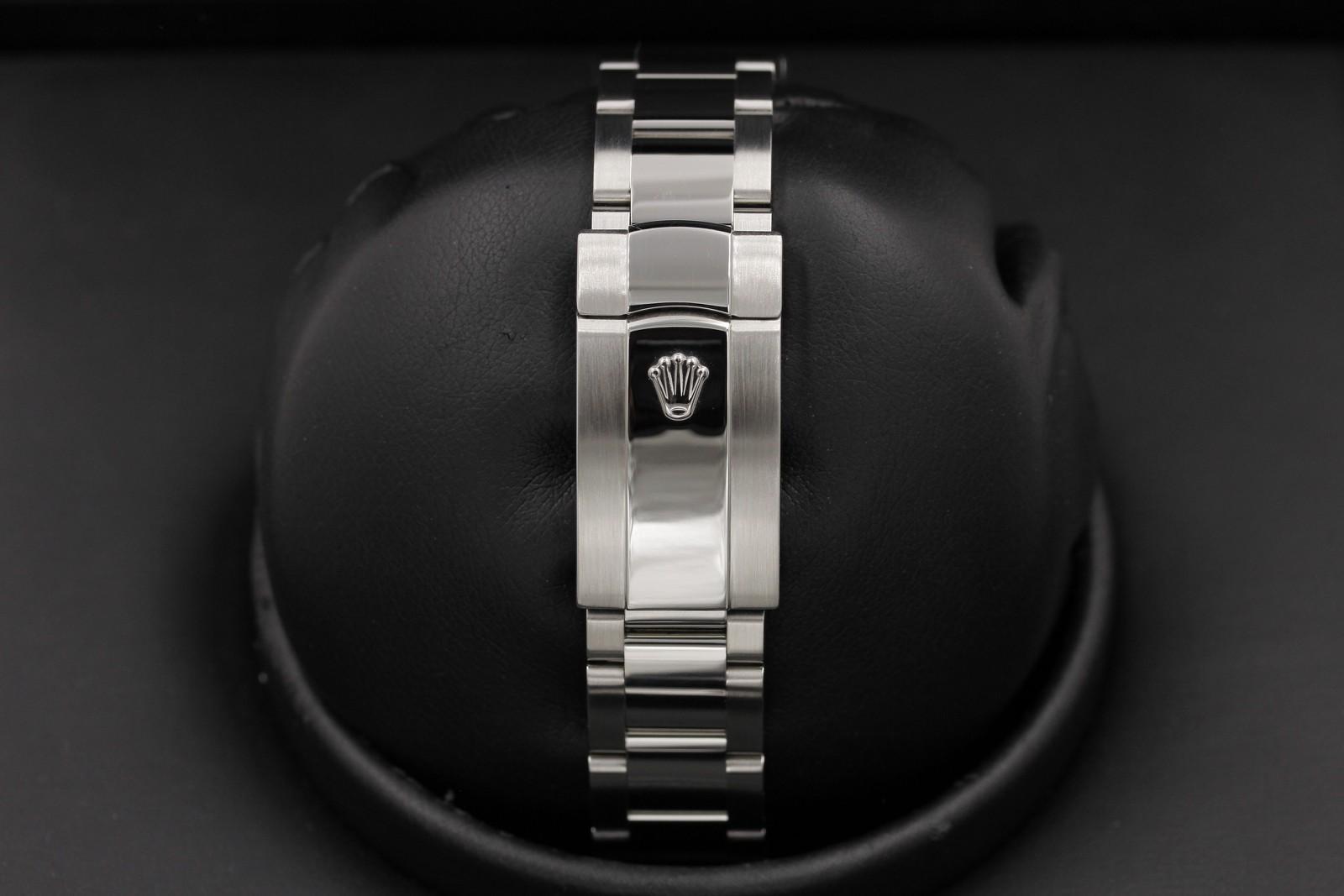 Watch Image 7