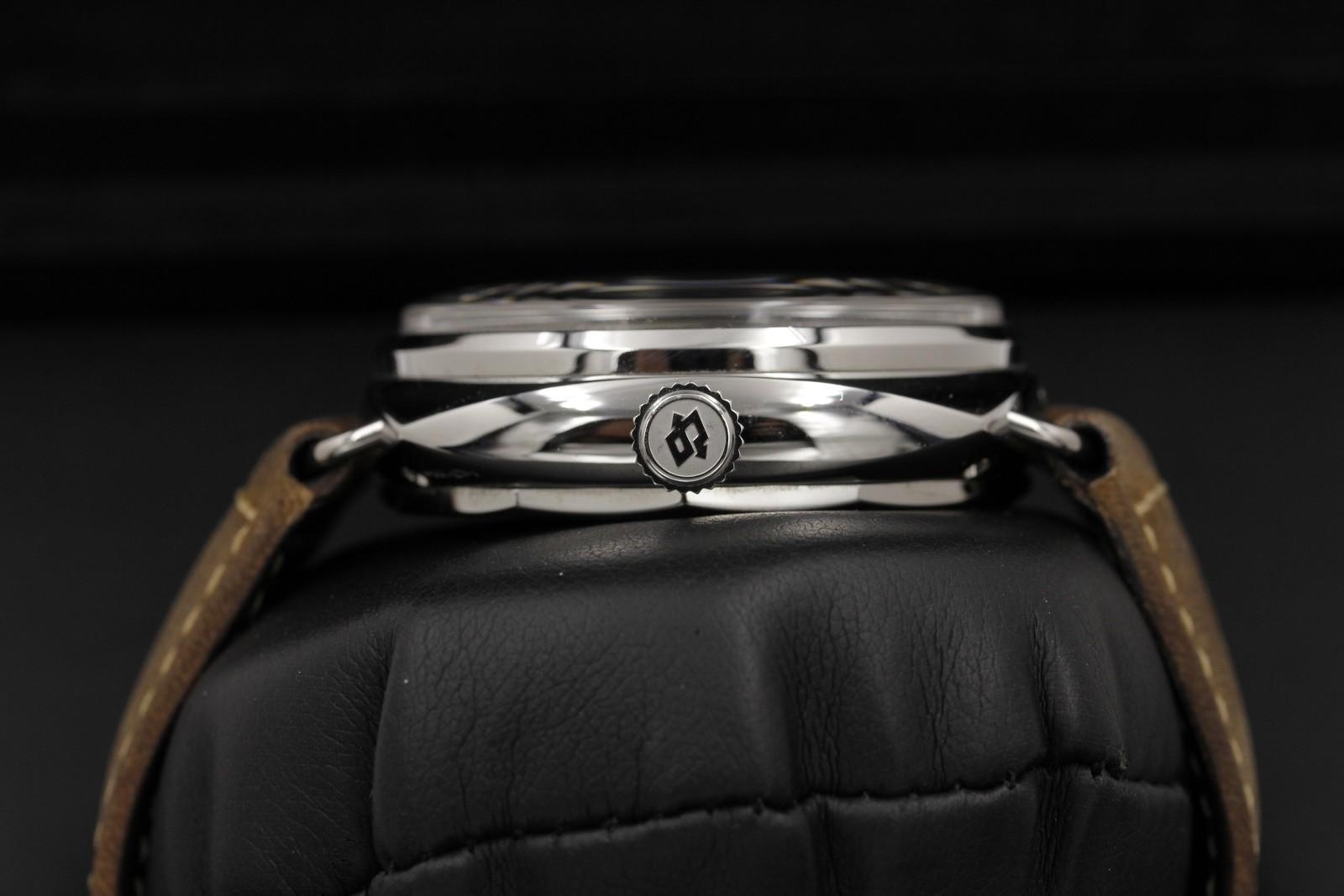Watch Image 3