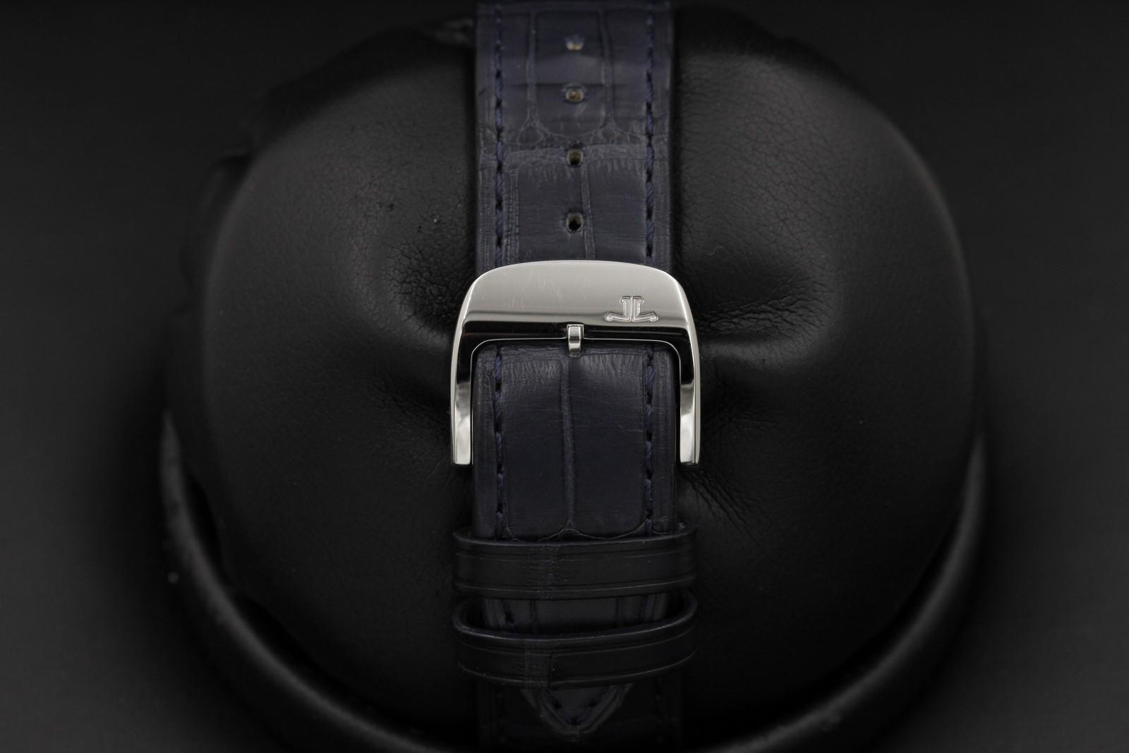 Watch Image 7