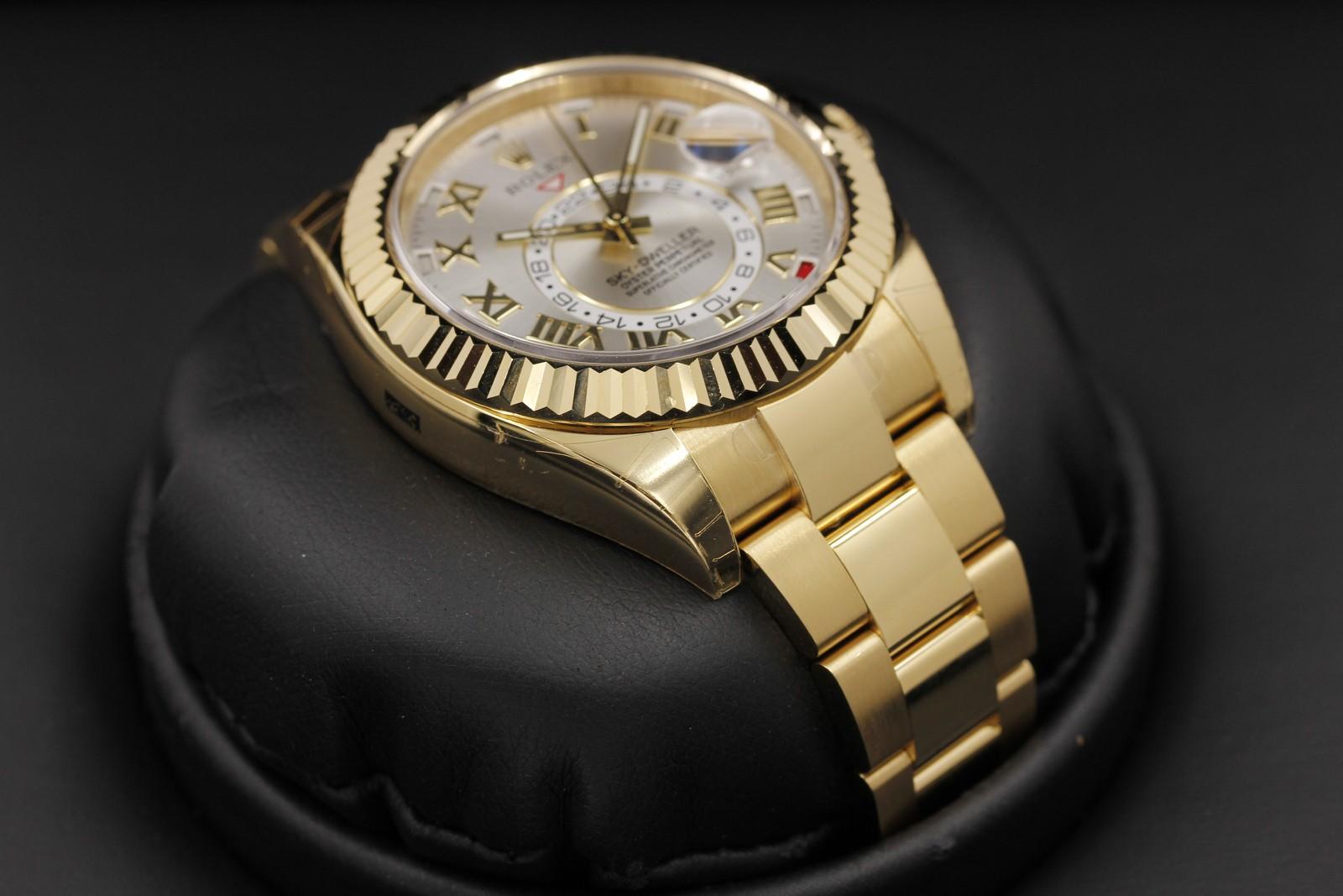 Watch Image 6