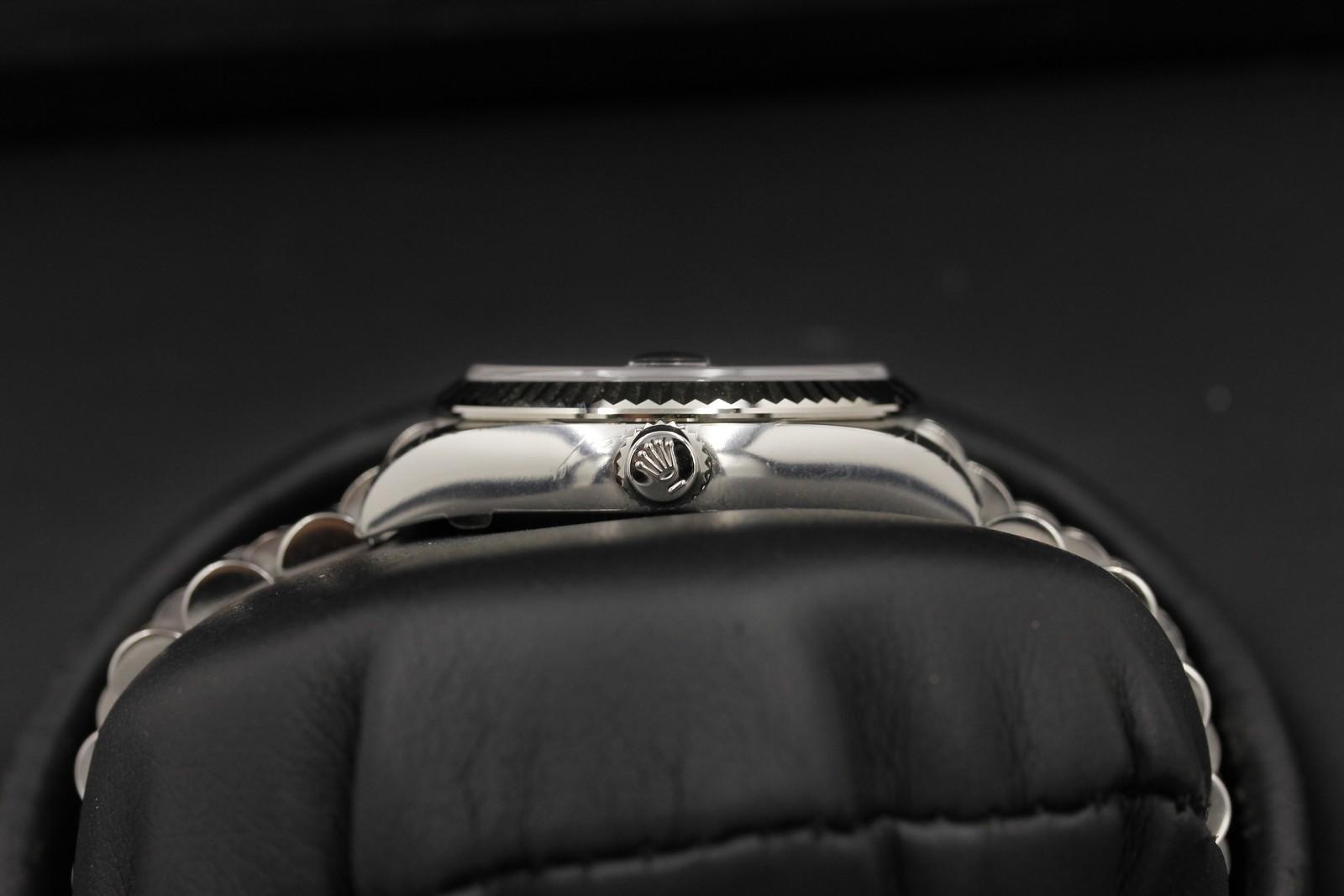 Watch Image 3