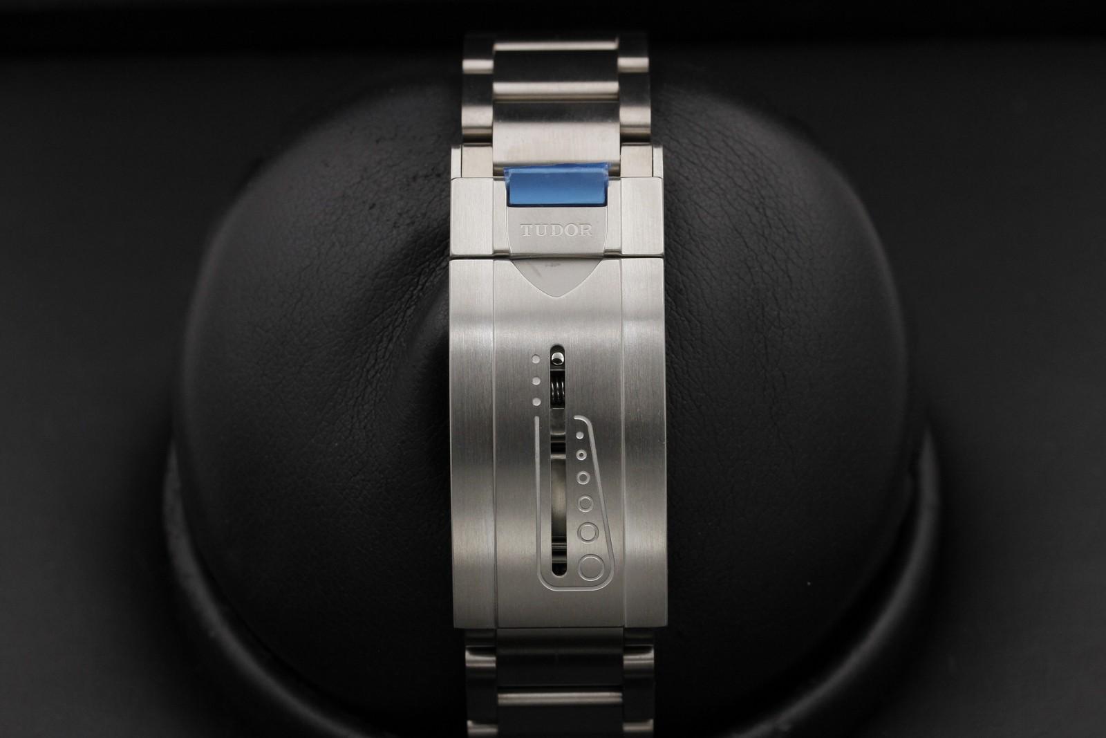 Watch Image 7