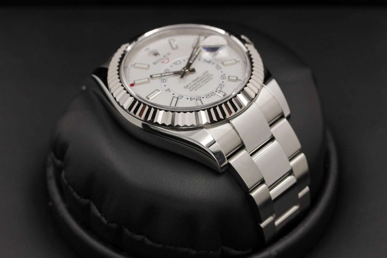 Watch Image 6