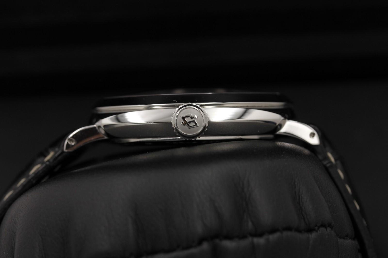Watch Image 3
