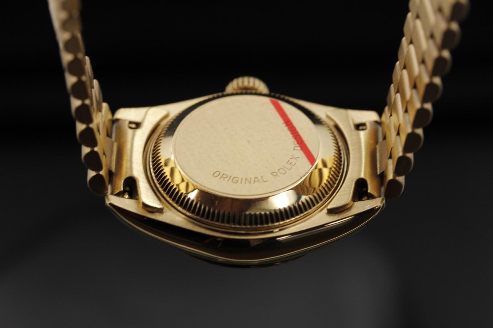 Watch Image 10