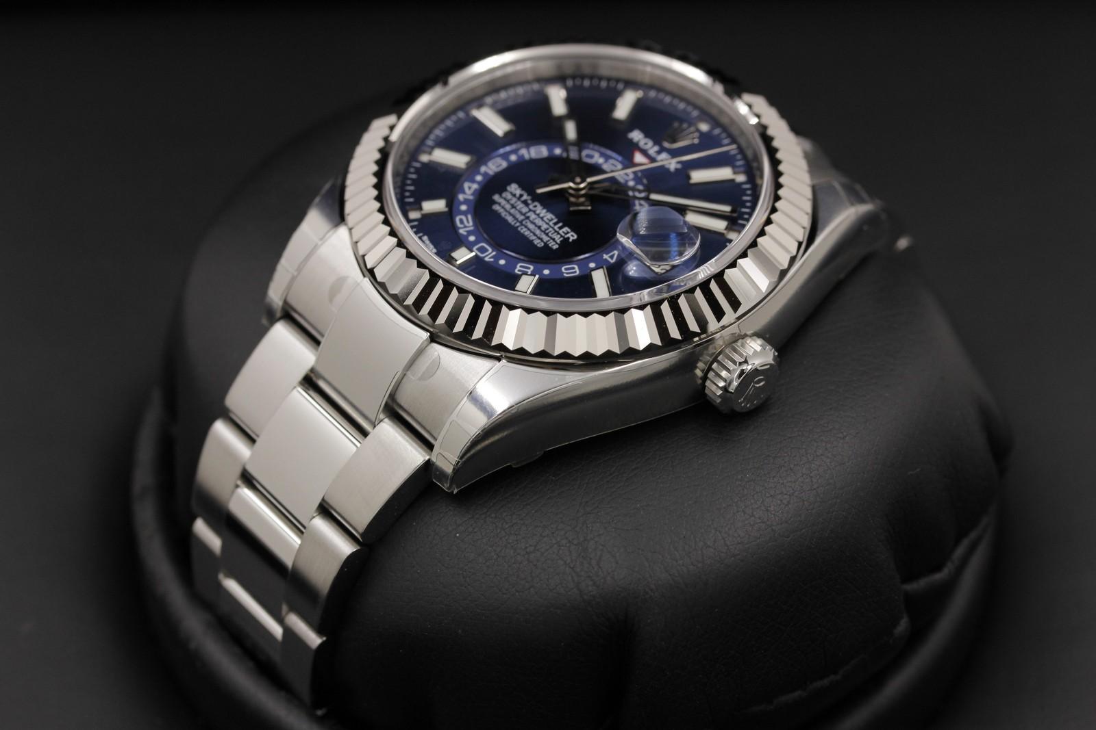 Watch Image 2