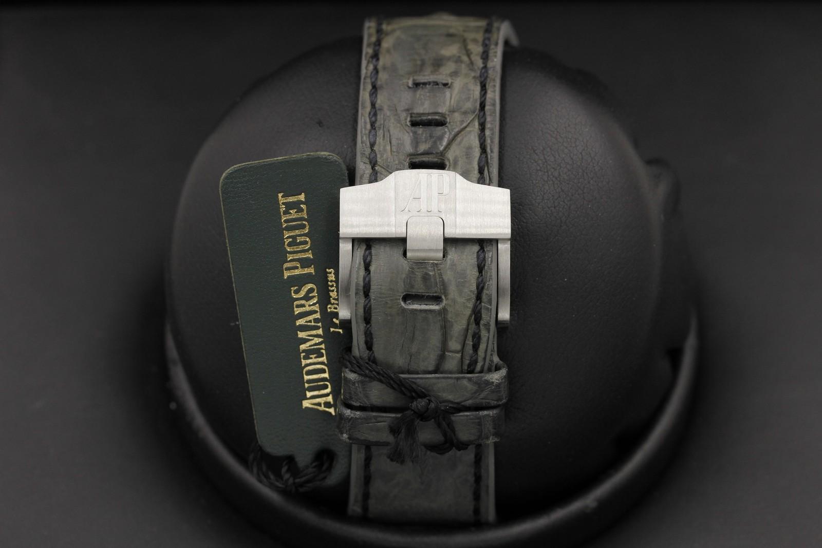 Watch Image 7