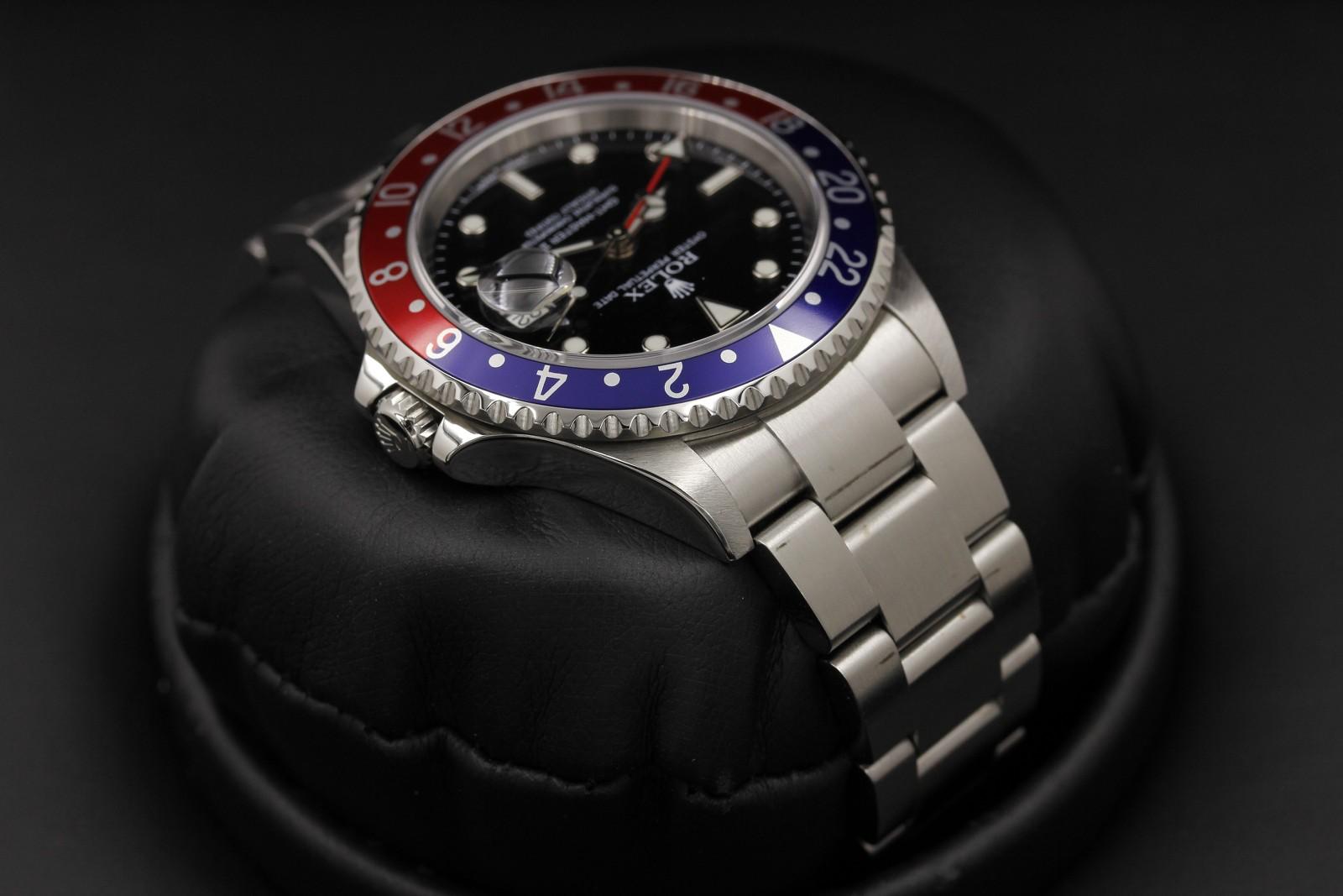 Watch Image 4