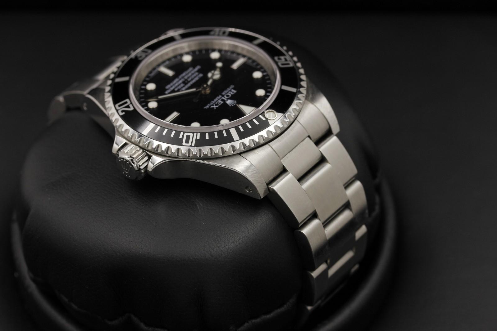 Watch Image 4