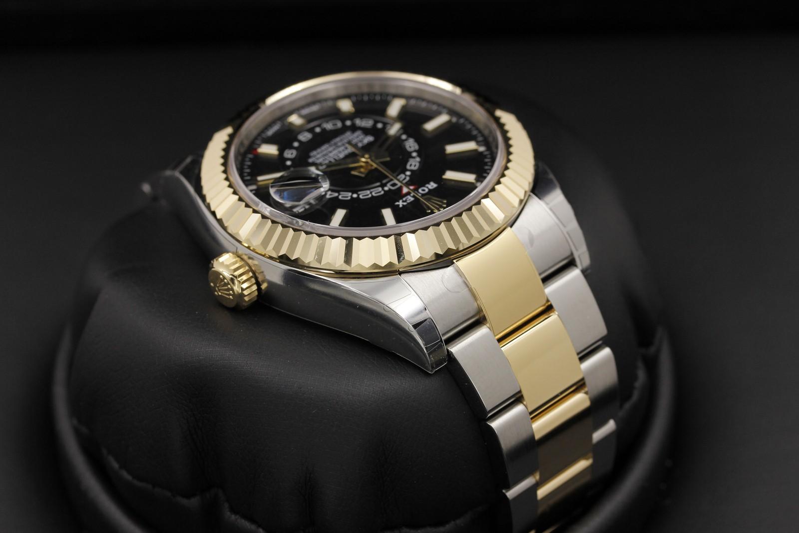 Watch Image 4