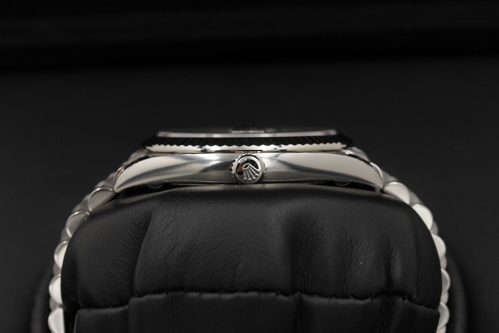 Watch Image 3