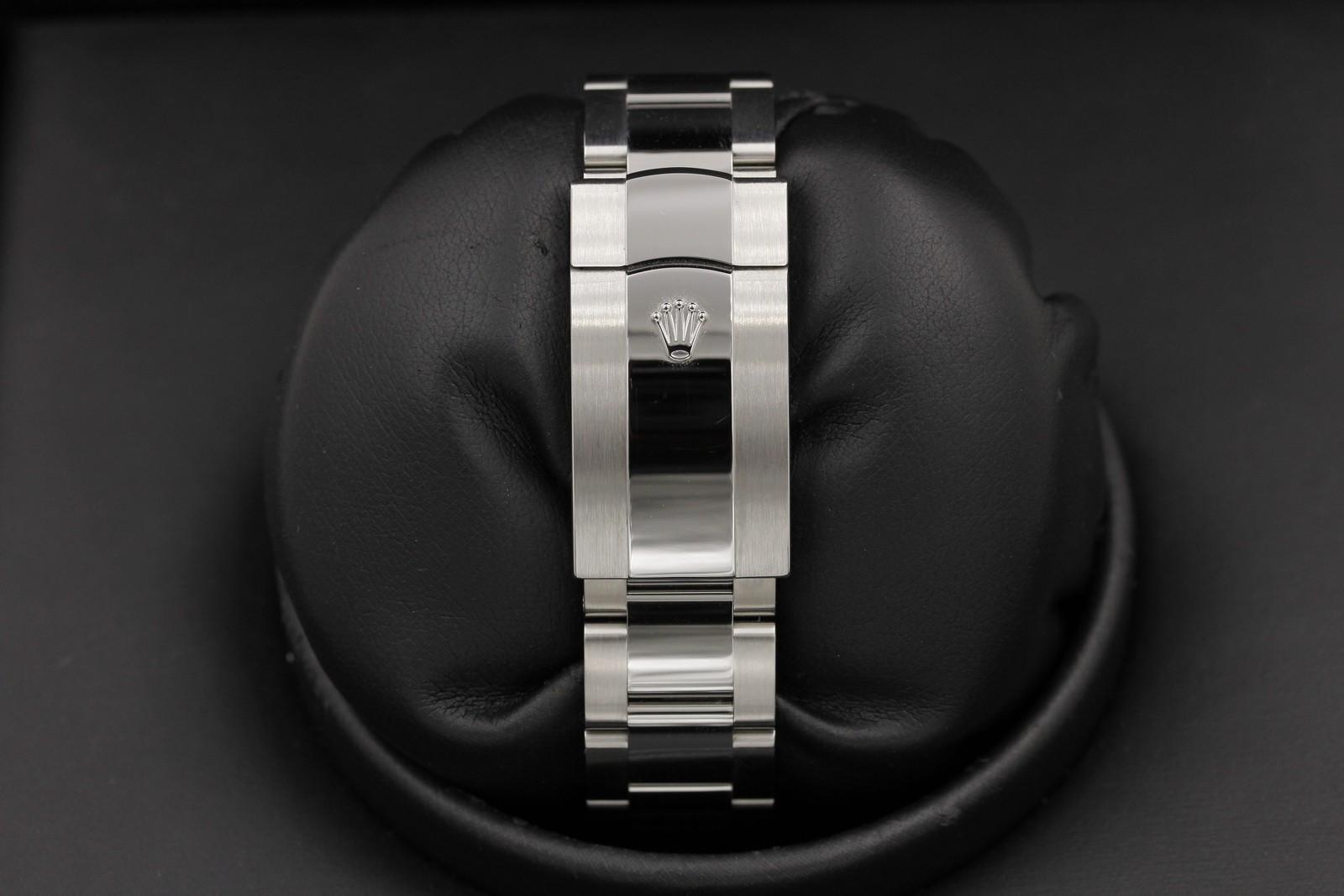 Watch Image 7