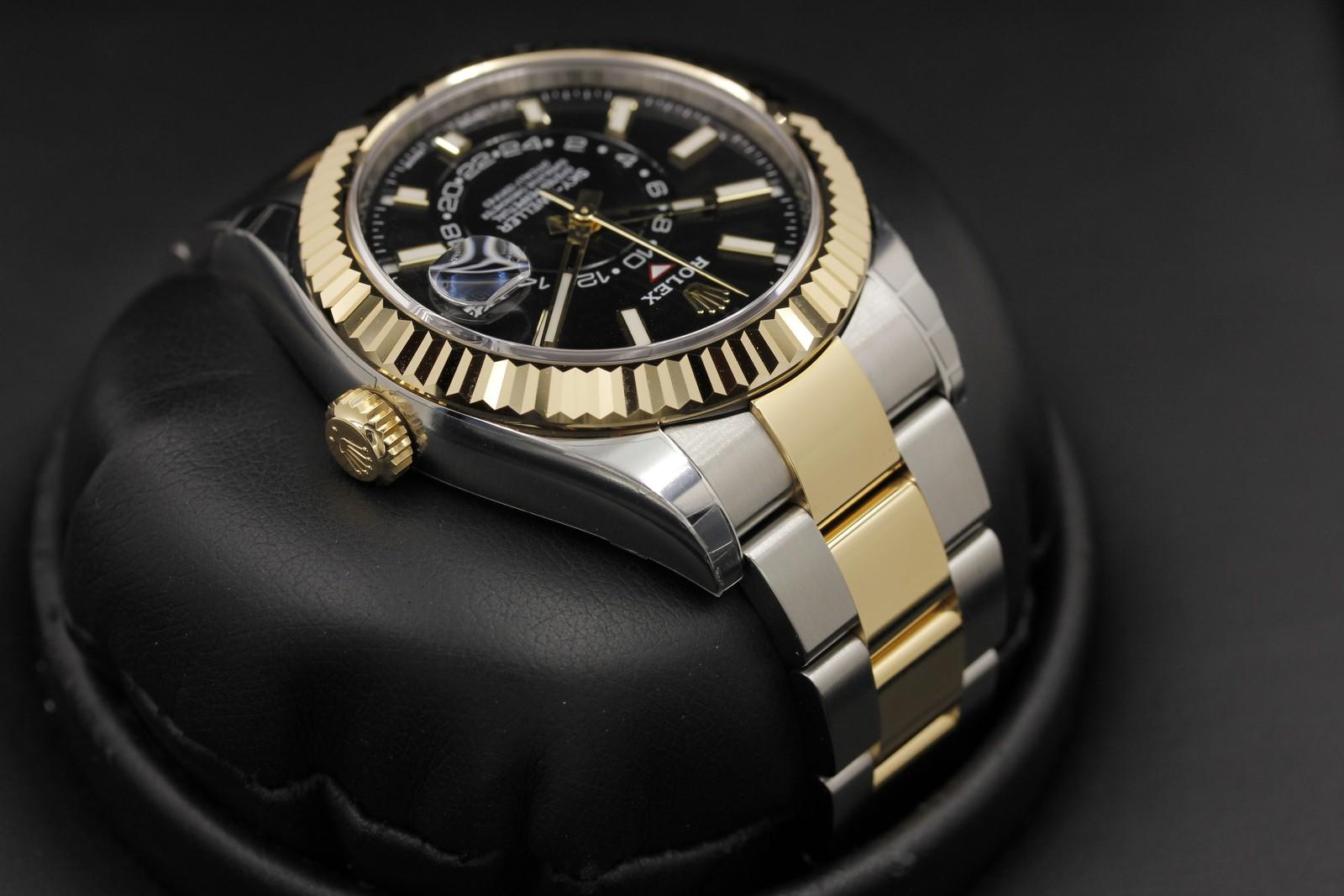 Watch Image 4