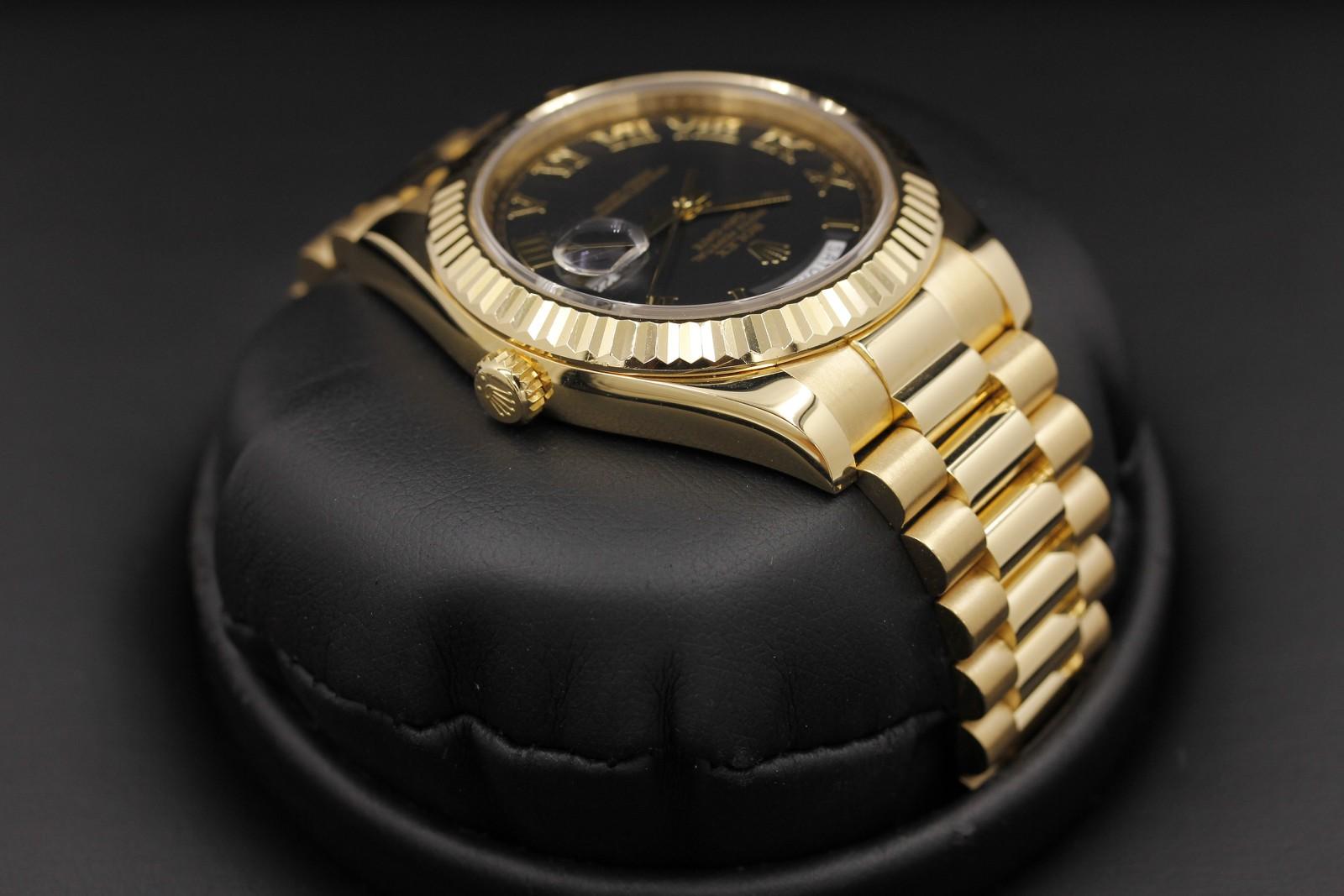 Watch Image 4