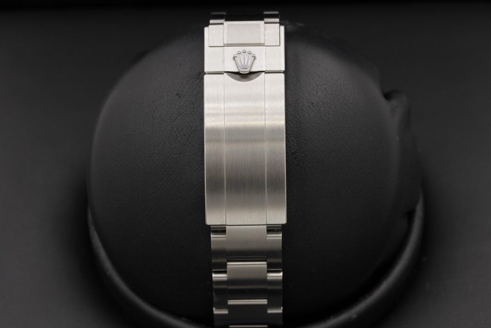 Watch Image 7