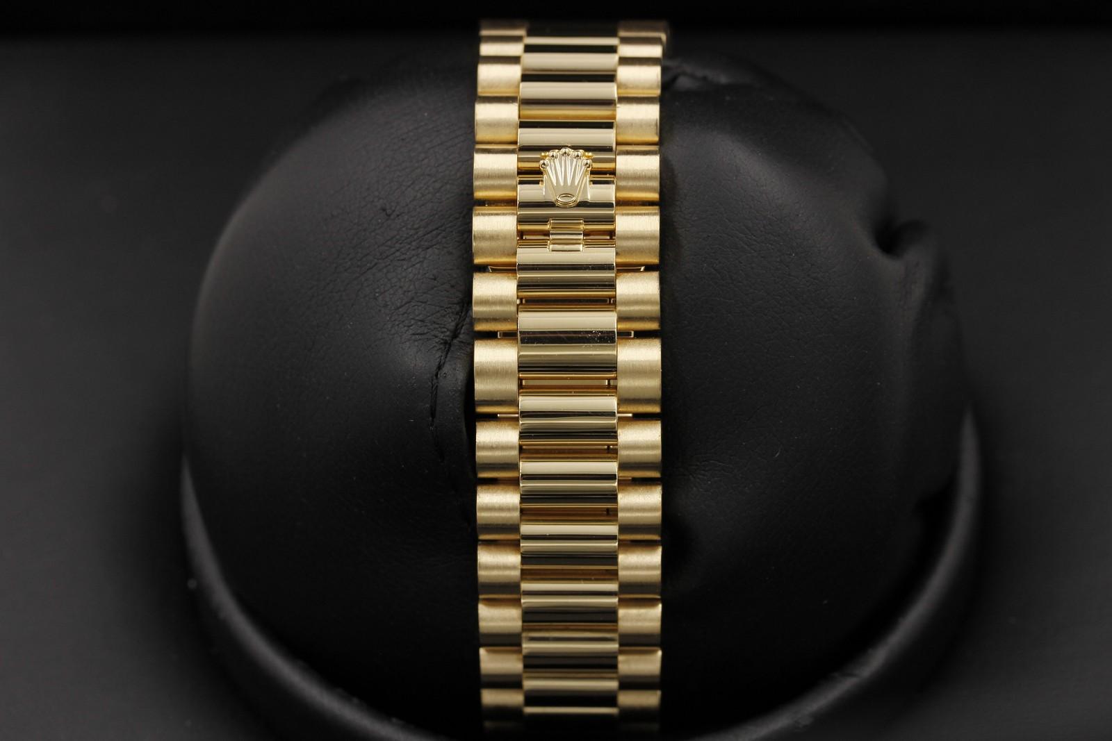 Watch Image 7