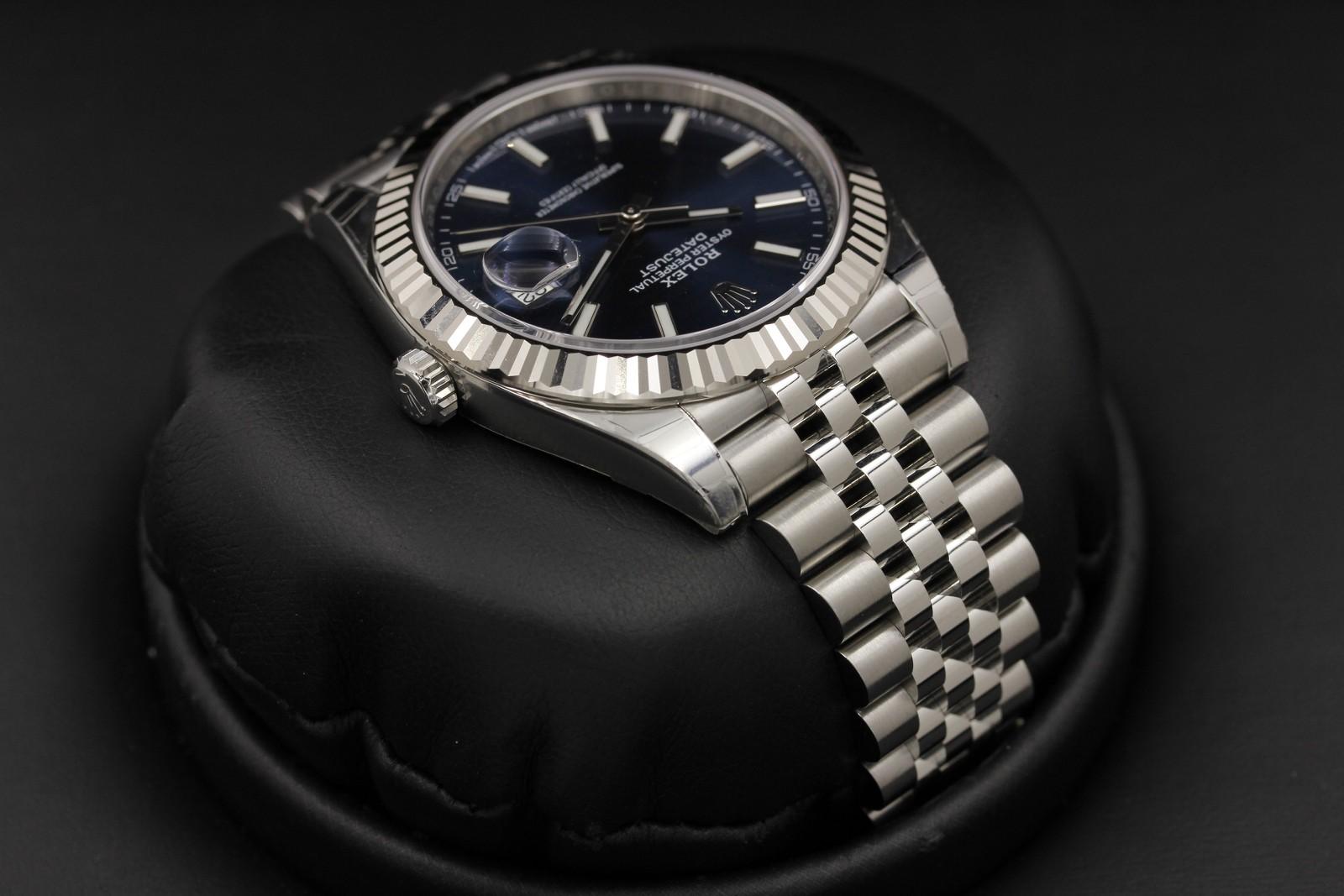 Watch Image 4