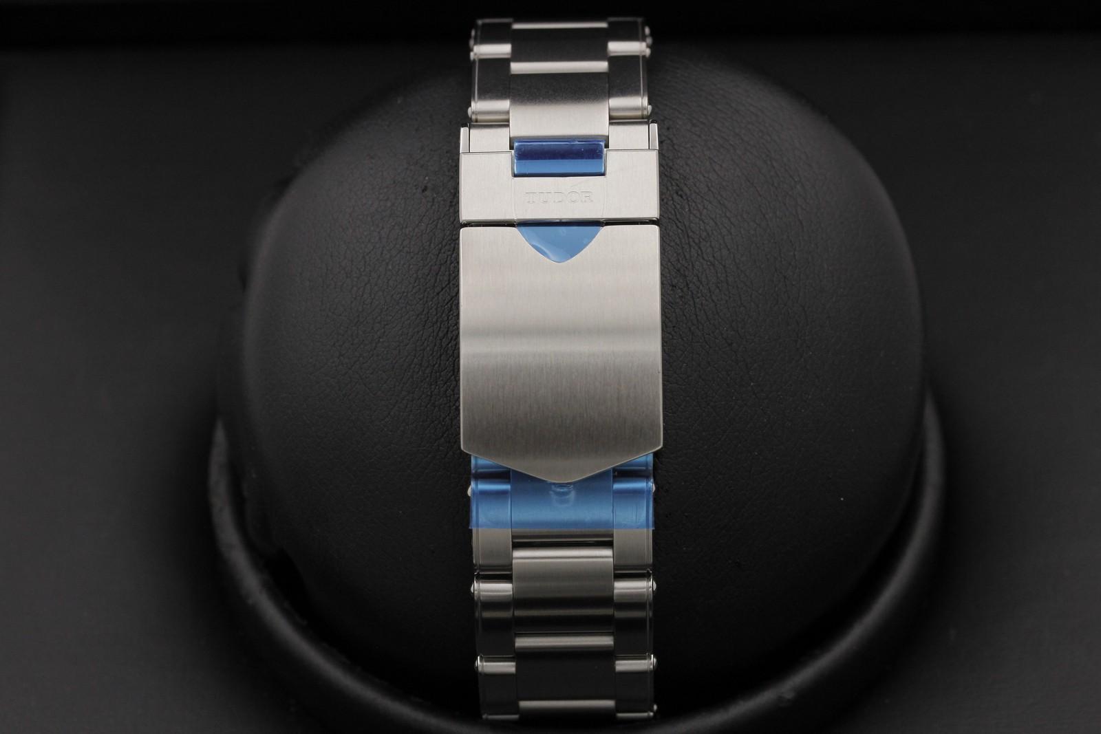 Watch Image 7